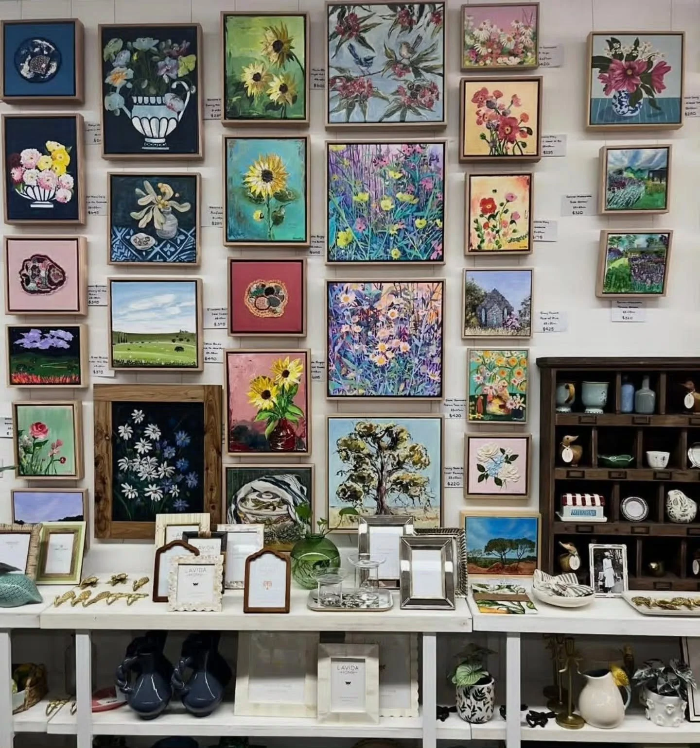 A little pinch me moment&hellip; Sweet Serenity on the wall at @giftsatteacup 🤍

Thank you so much for capturing my textured floral piece so beautifully, among so many other incredible works.

If you&rsquo;re local, you can view it in person (and it