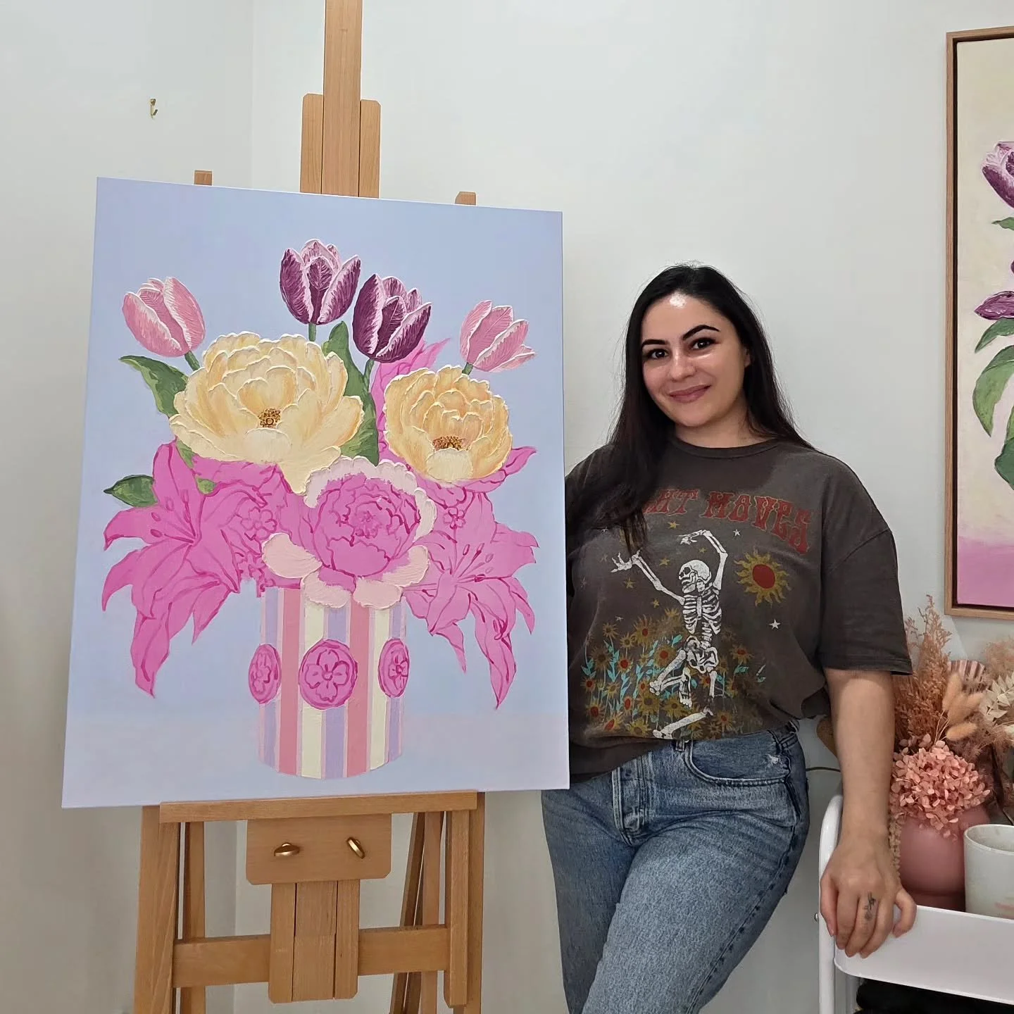 A quick snap of what's been on my easel lately. 🌷
Piece two of Collected Along the Way is slowly coming to life, and I already can't wait to share the finished piece with you. 🤍

#floralartist #contemporaryfloralart #australianartist #artcollector 