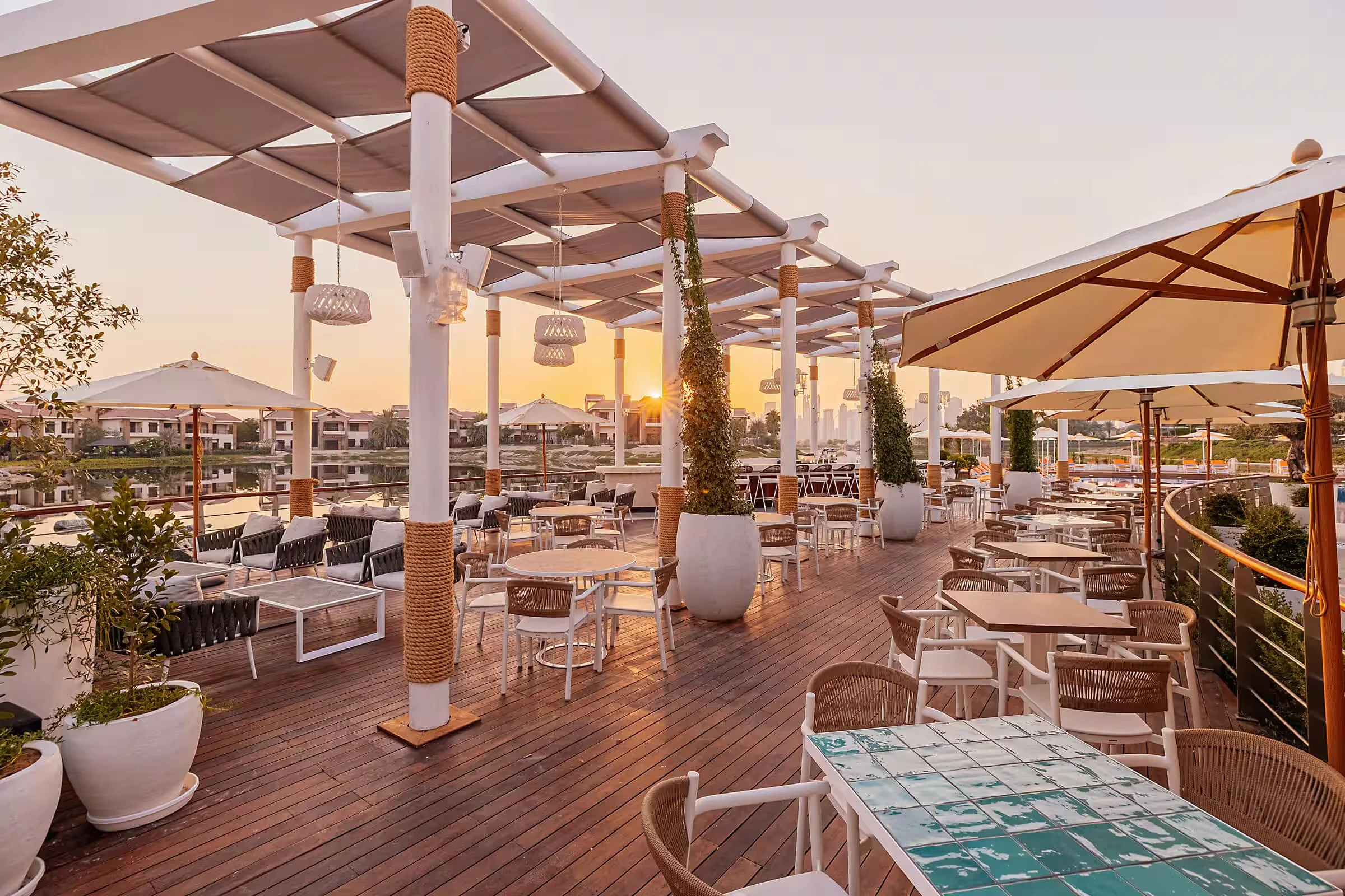 Isola Ristorante dubai sunset restaurant 2.jpg