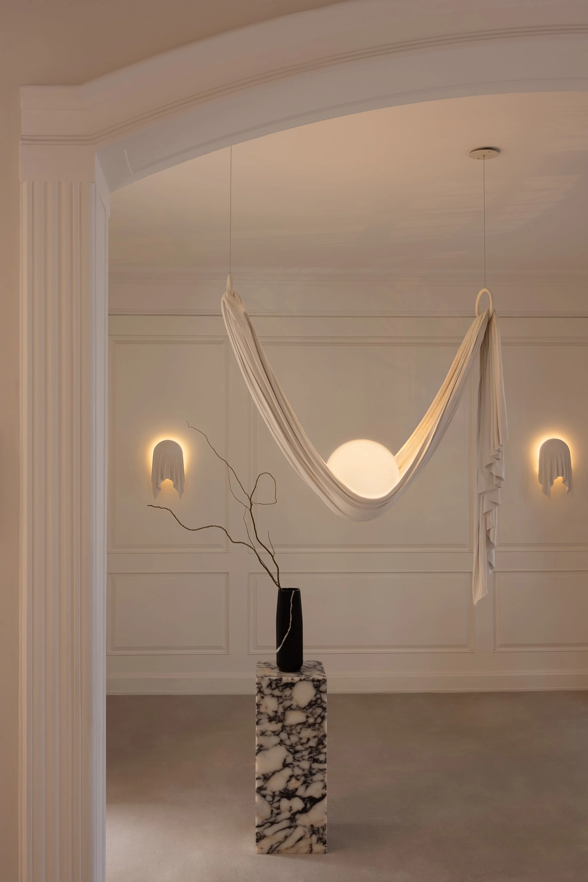 LeeBroom_TheResidentExibition_507-Edit_Ema Peter.jpg