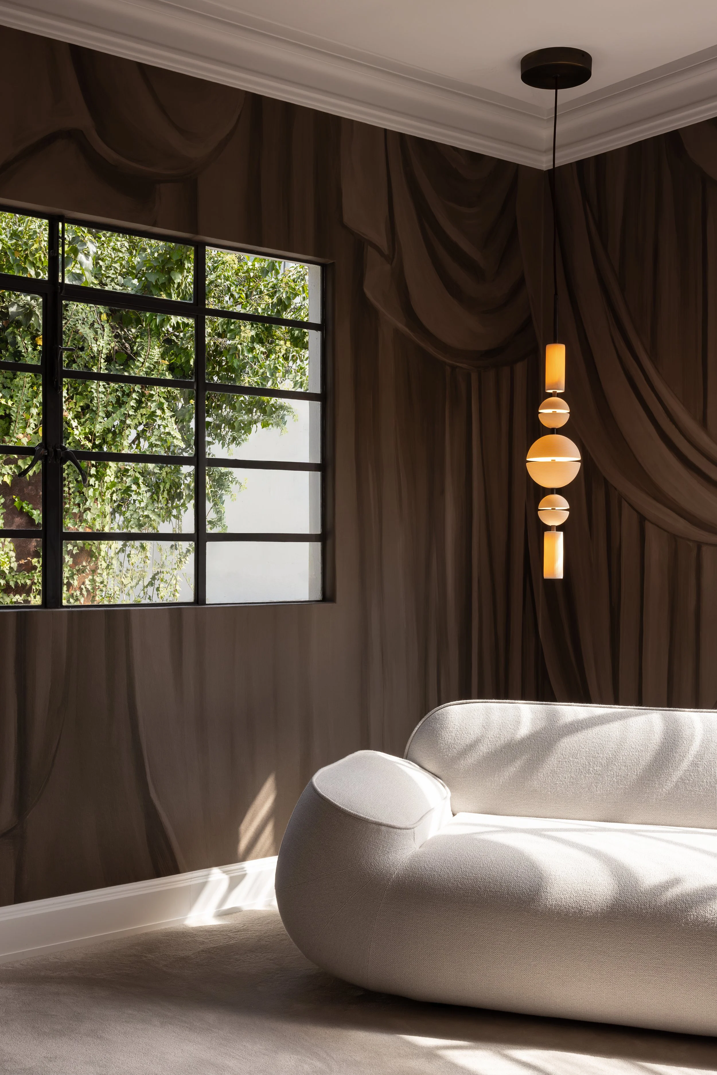 LeeBroom_TheResidentExibition_562-Edit_Ema Peter.jpg