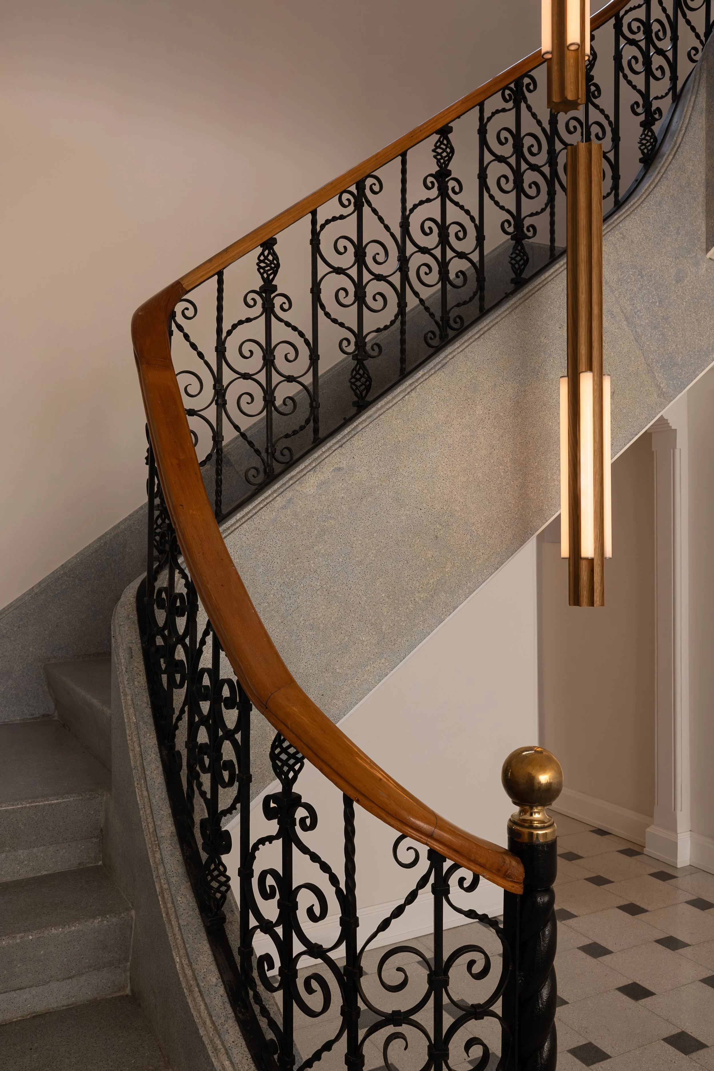 LeeBroom_TheResidentExibition_209-Edit_Ema Peter copy.jpeg