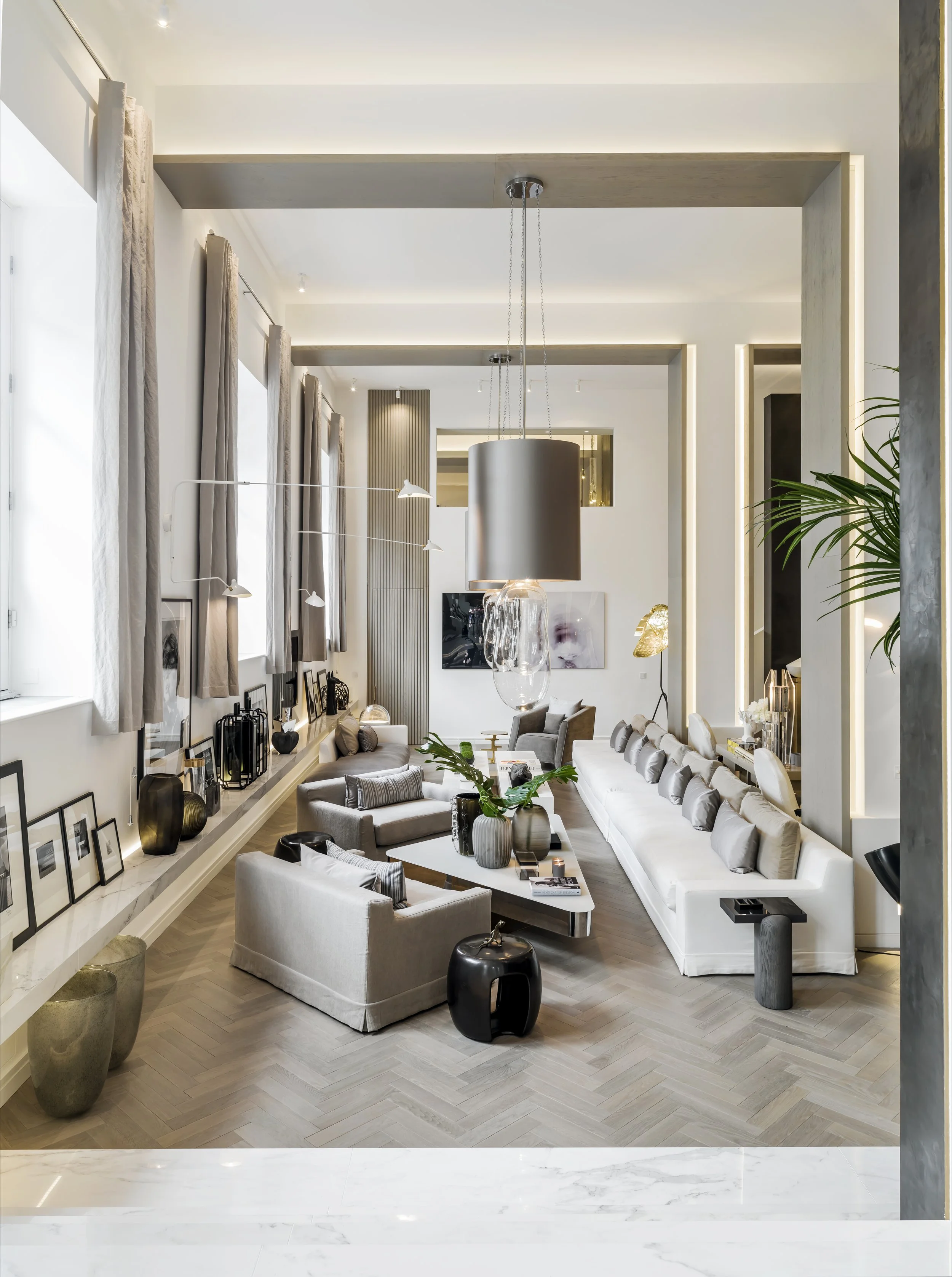 Mel Yates_Kelly Hoppen_Auction House Embargoed until May 2016 (14).jpg