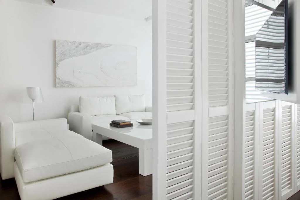 Magna Pars L’Hotel à Parfum milan white bedroom interior.jpg