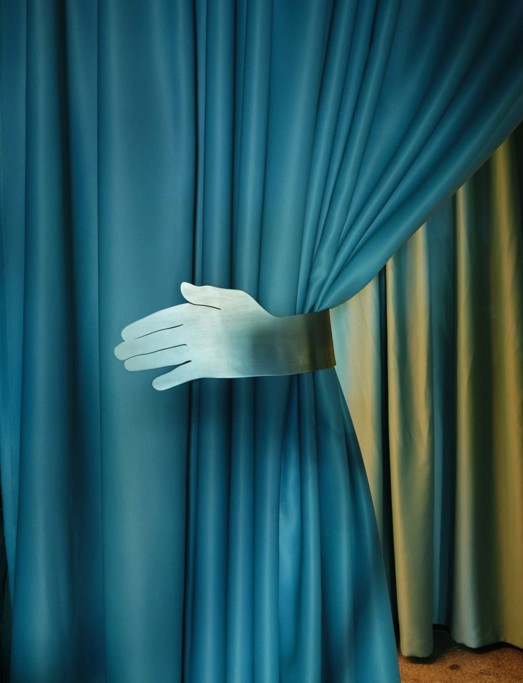 Curtain with Hand Plutarco-MYO-Restaurant-Madrid-Photo-Pablo-Zamora-17_opt80.jpg