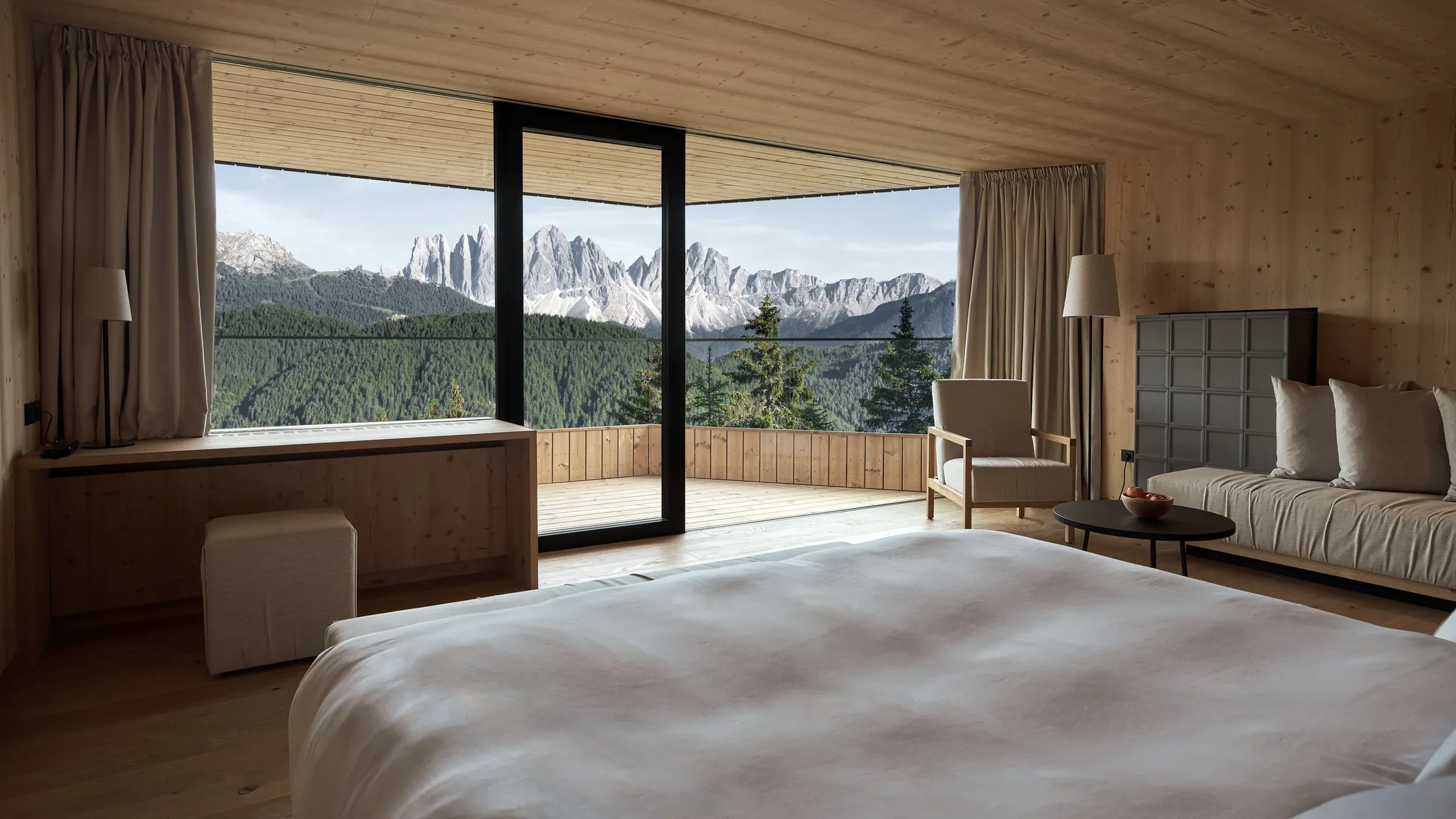 Towersuite-raum-Forestis,-Bressanone Dolomites-Triple-Crown-Italy May2026-PR-Global-1.jpg.webp
