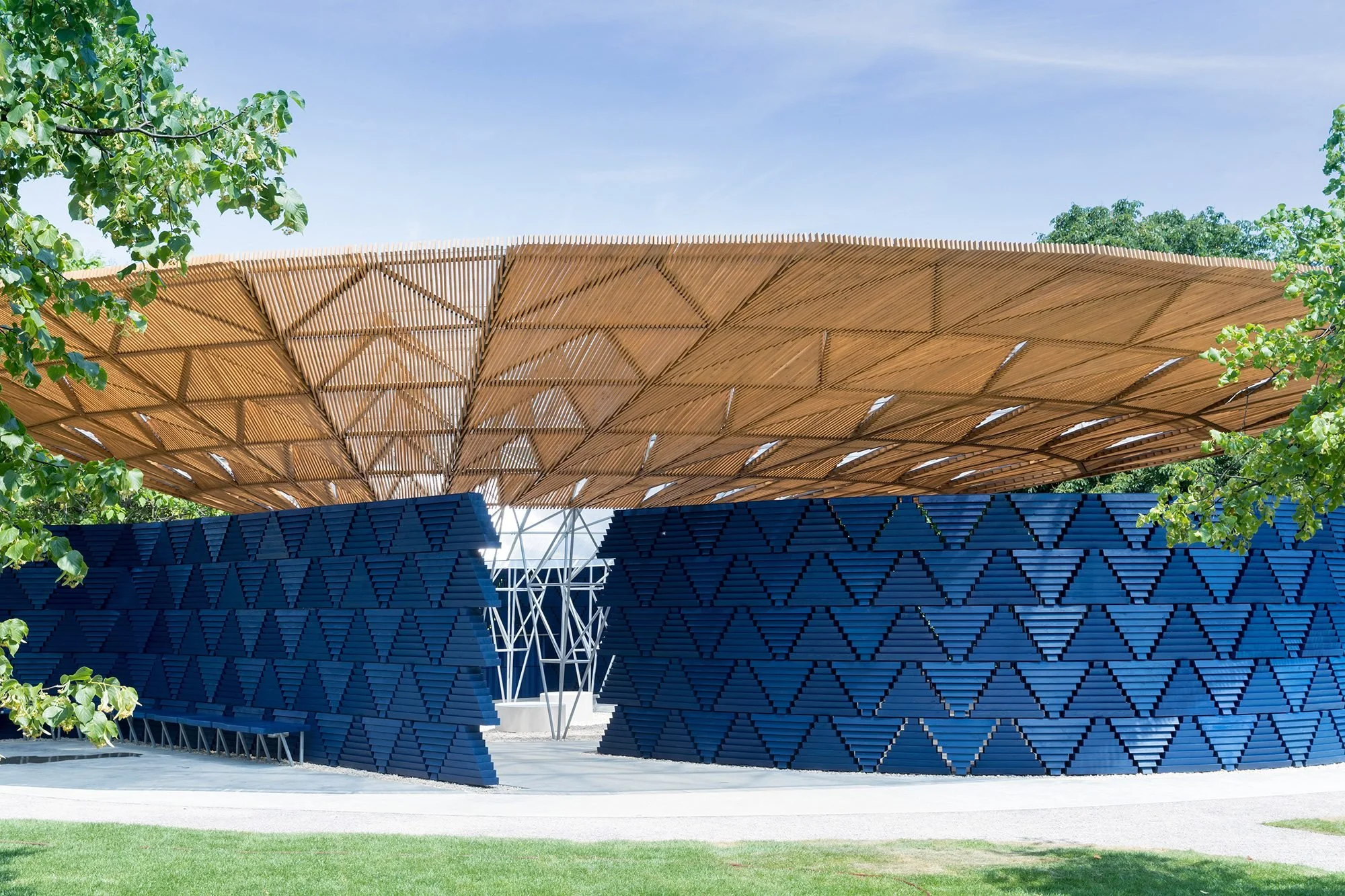 Serpentine Pavilion 2017, designed by Francis Kéré. © Kéré Architecture, Photograph © 2017 Iwan Baan