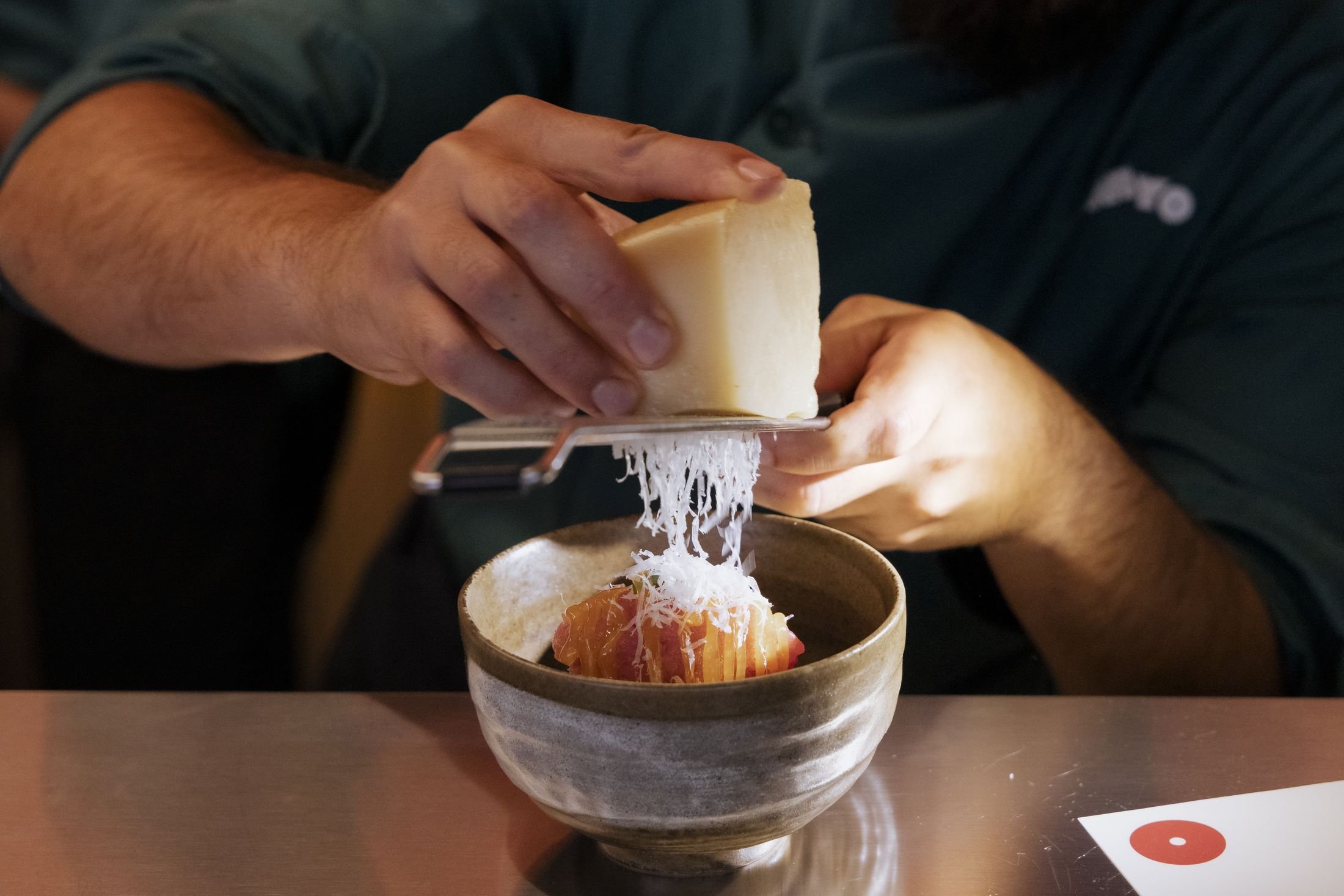 Chef hands sushi Plutarco-MYO-Restaurant-Madrid-Photo-Pablo-Zamora-