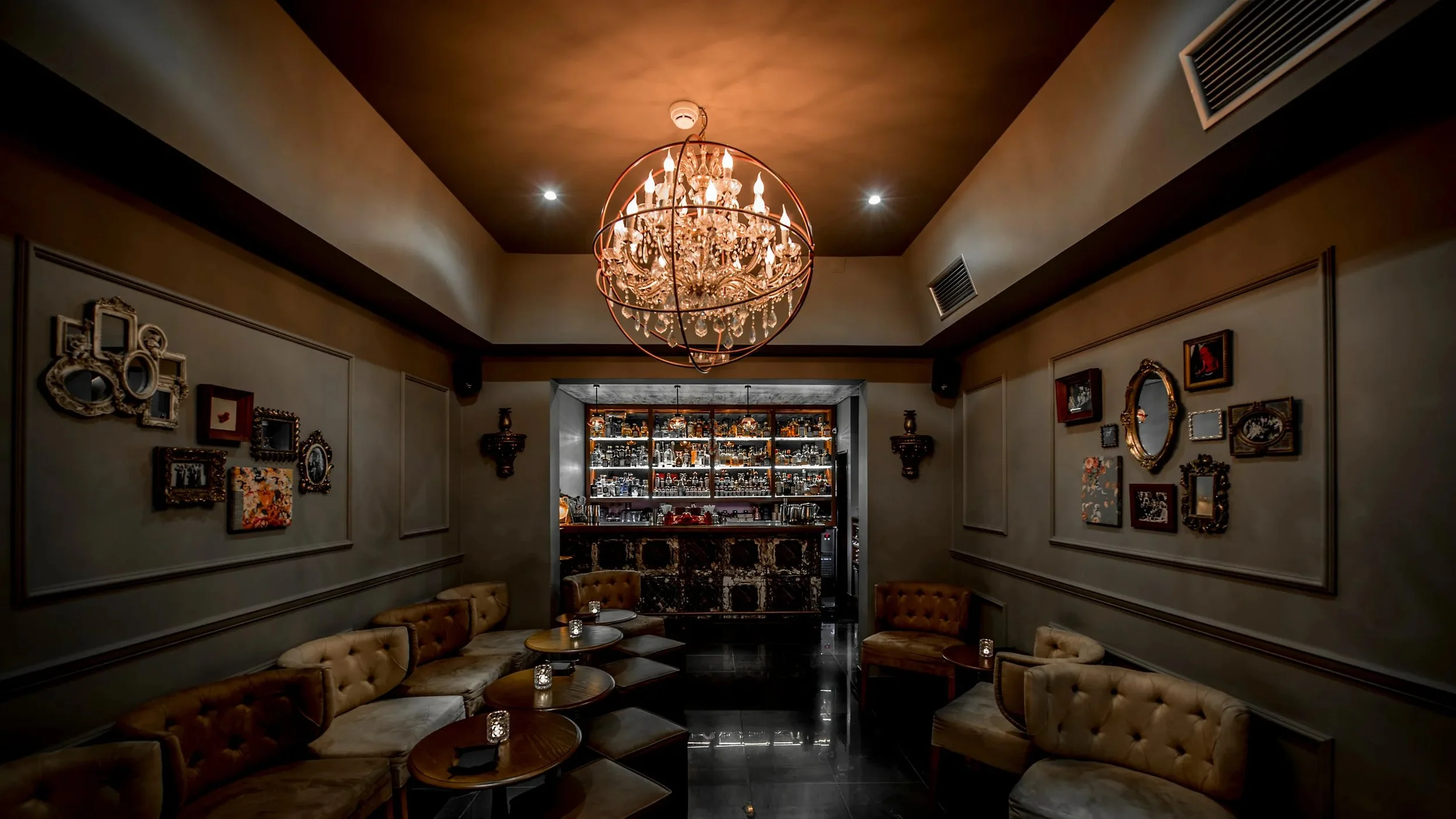 Red-Frog bar speakeasy portugal.