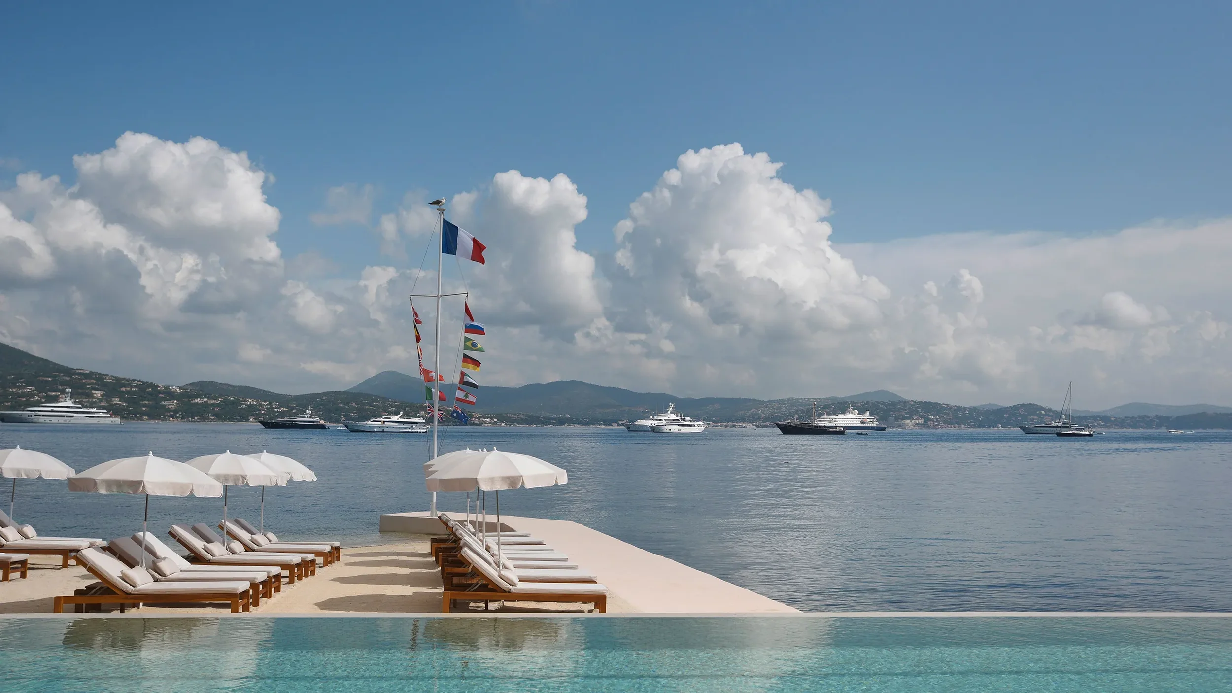 cheval-blanc-st-tropez-poolbeach-summer sea view