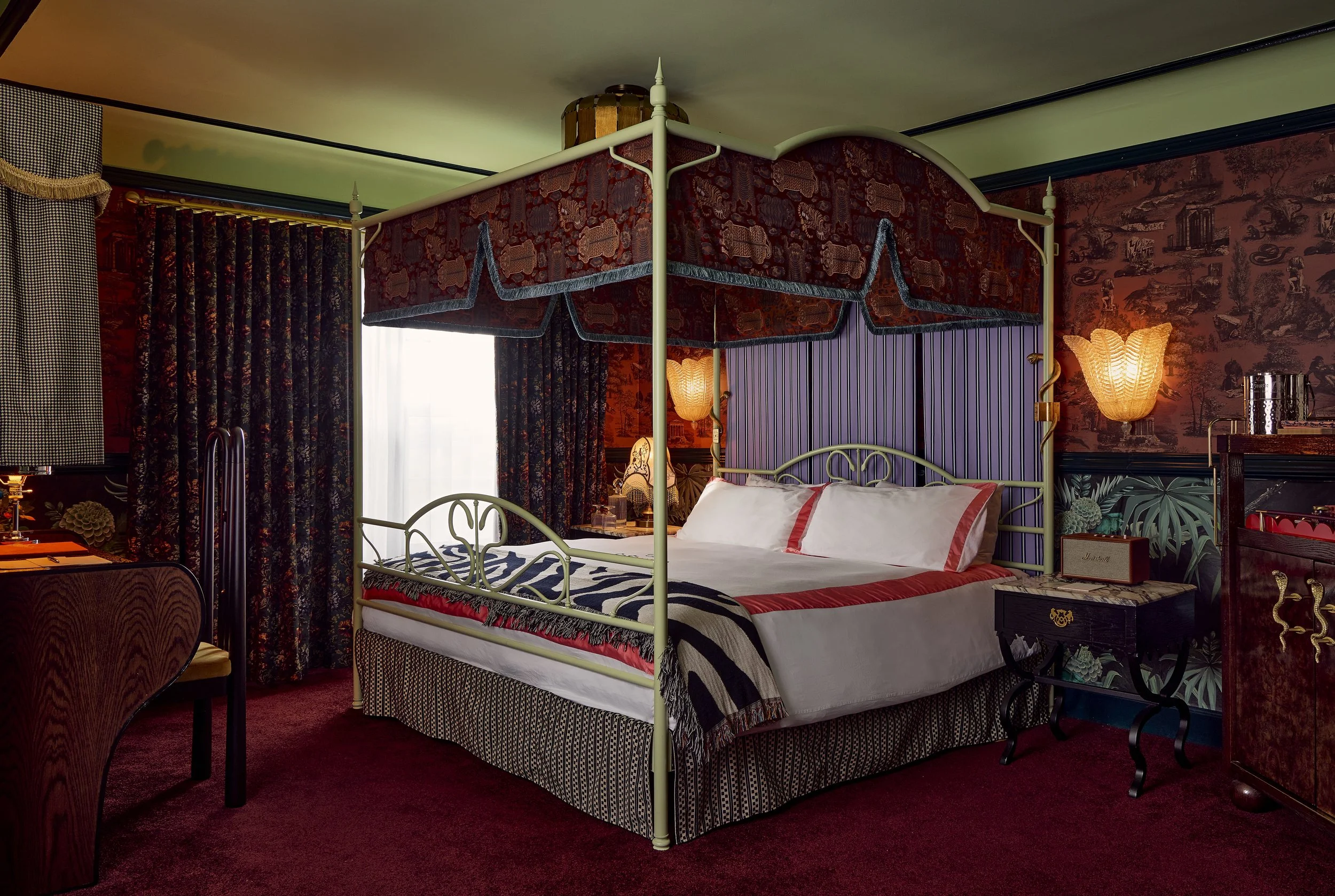 The Lafayette San Diego Queen four poster bed
