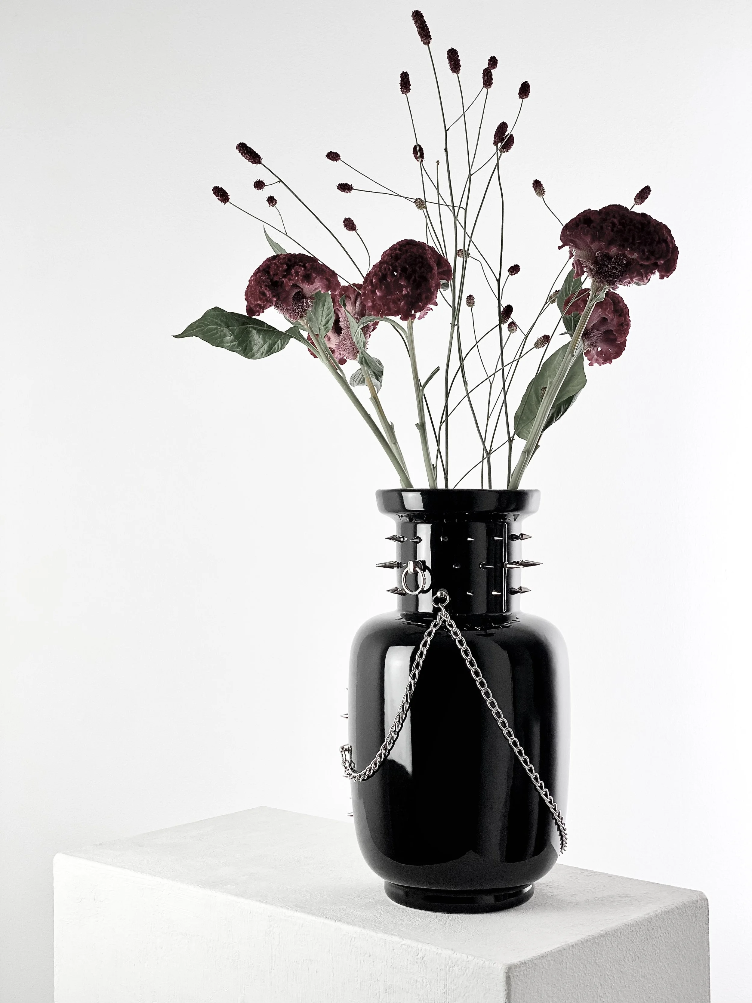 Not Vanilla: The Brutal Elegance of Rodrigo Vairinhos , Black vase