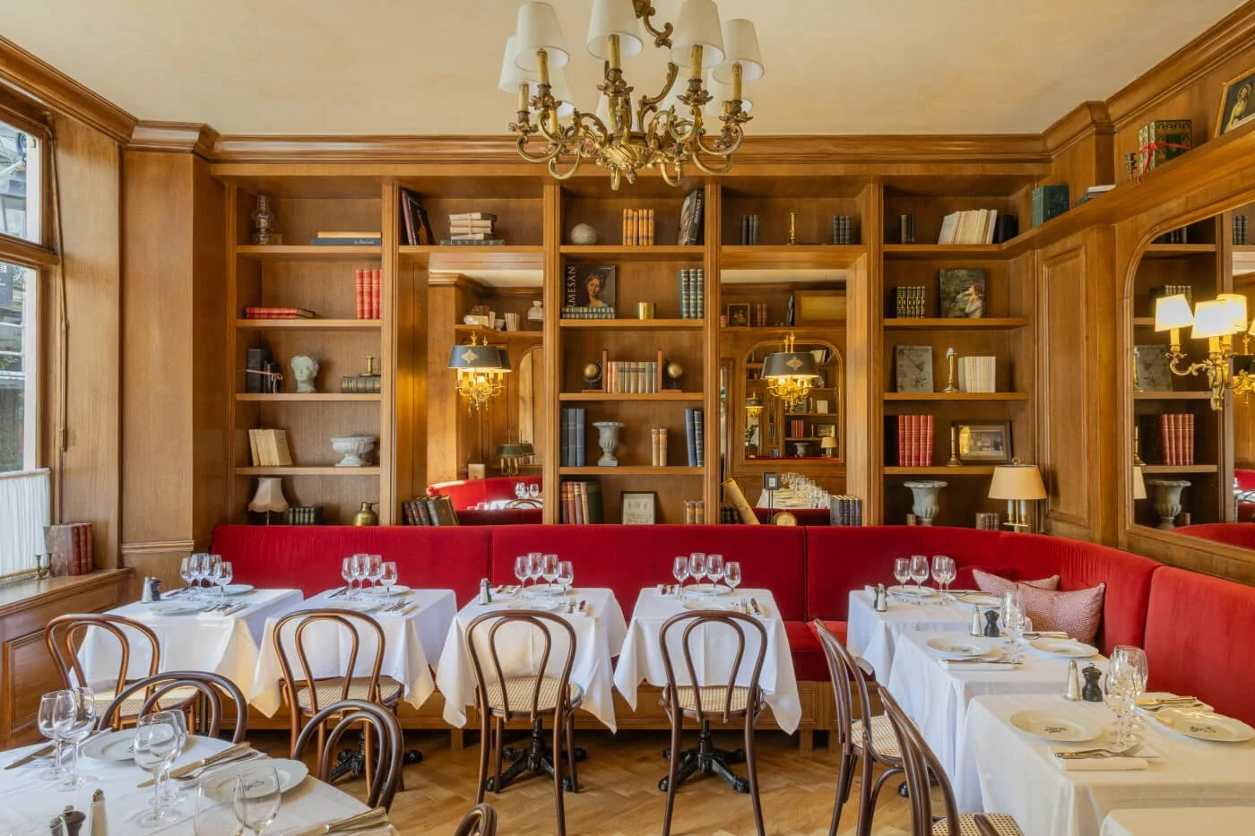 La Petite Chaise French restaurant in Paris