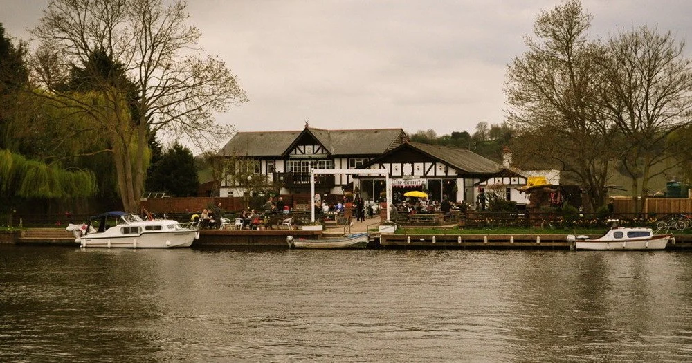 The Bounty Pub, Borne End, UK River Thames