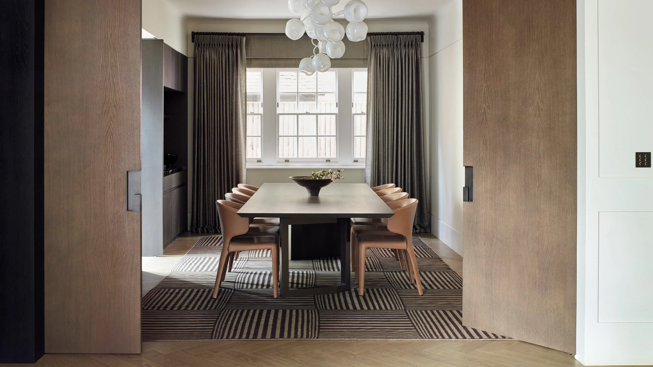 HAMPSTEAD property_DINING_LIGHT OFF_LANDSCAPE Roselind Wilson Interior Design