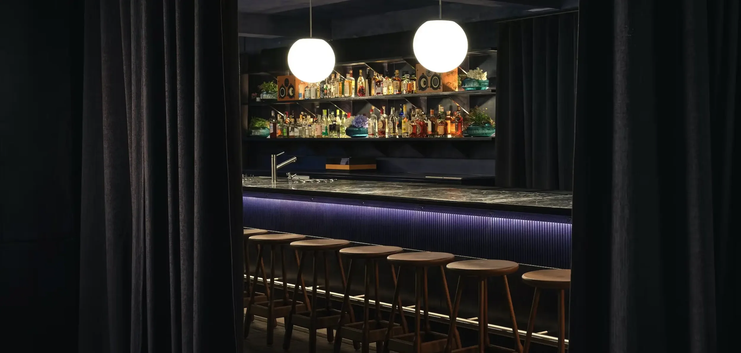 oma Bar London Cocktail Dark interior