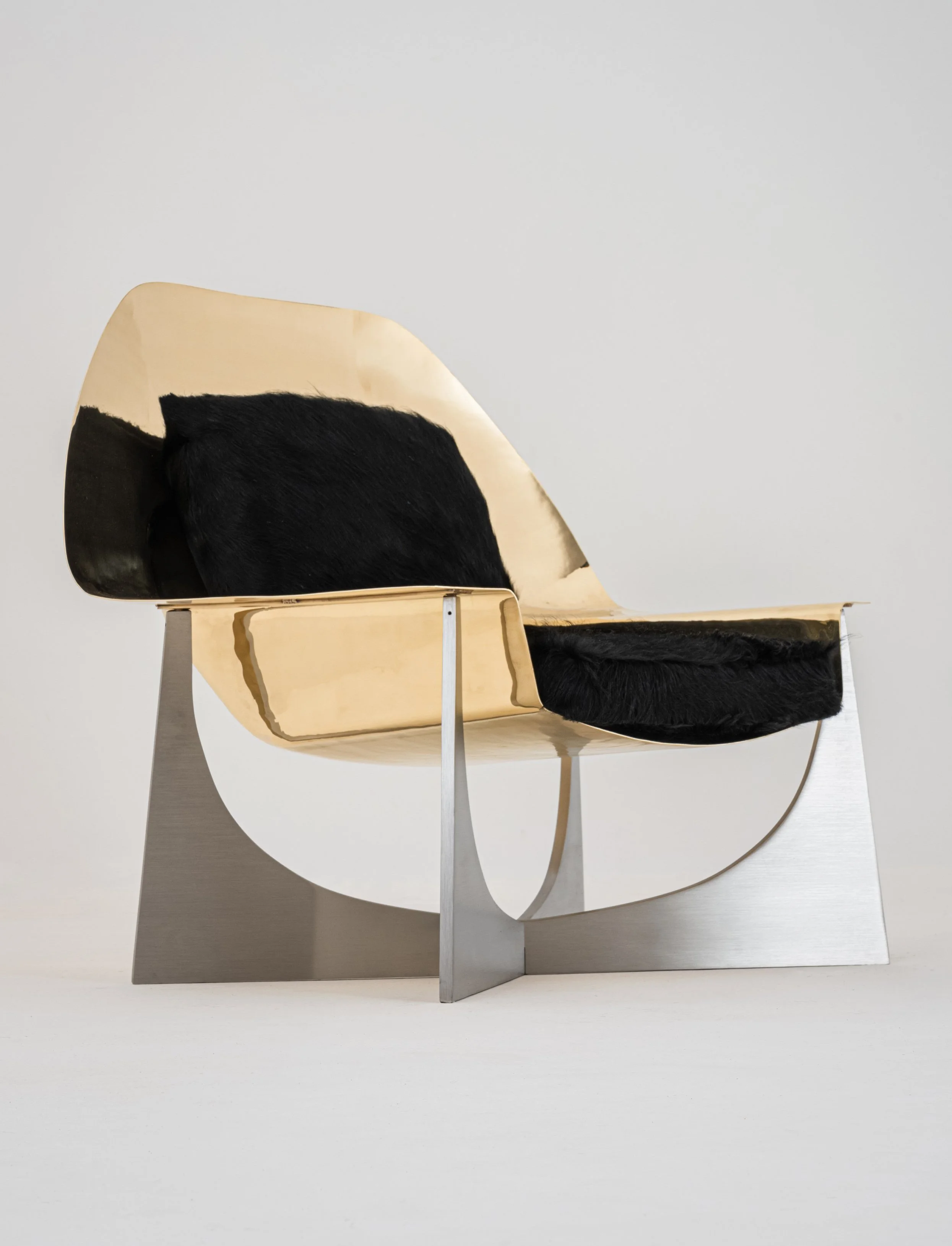 Philippe Hiquily, fauteuil Coque, Galerie Gastou © Edouard Auffray
