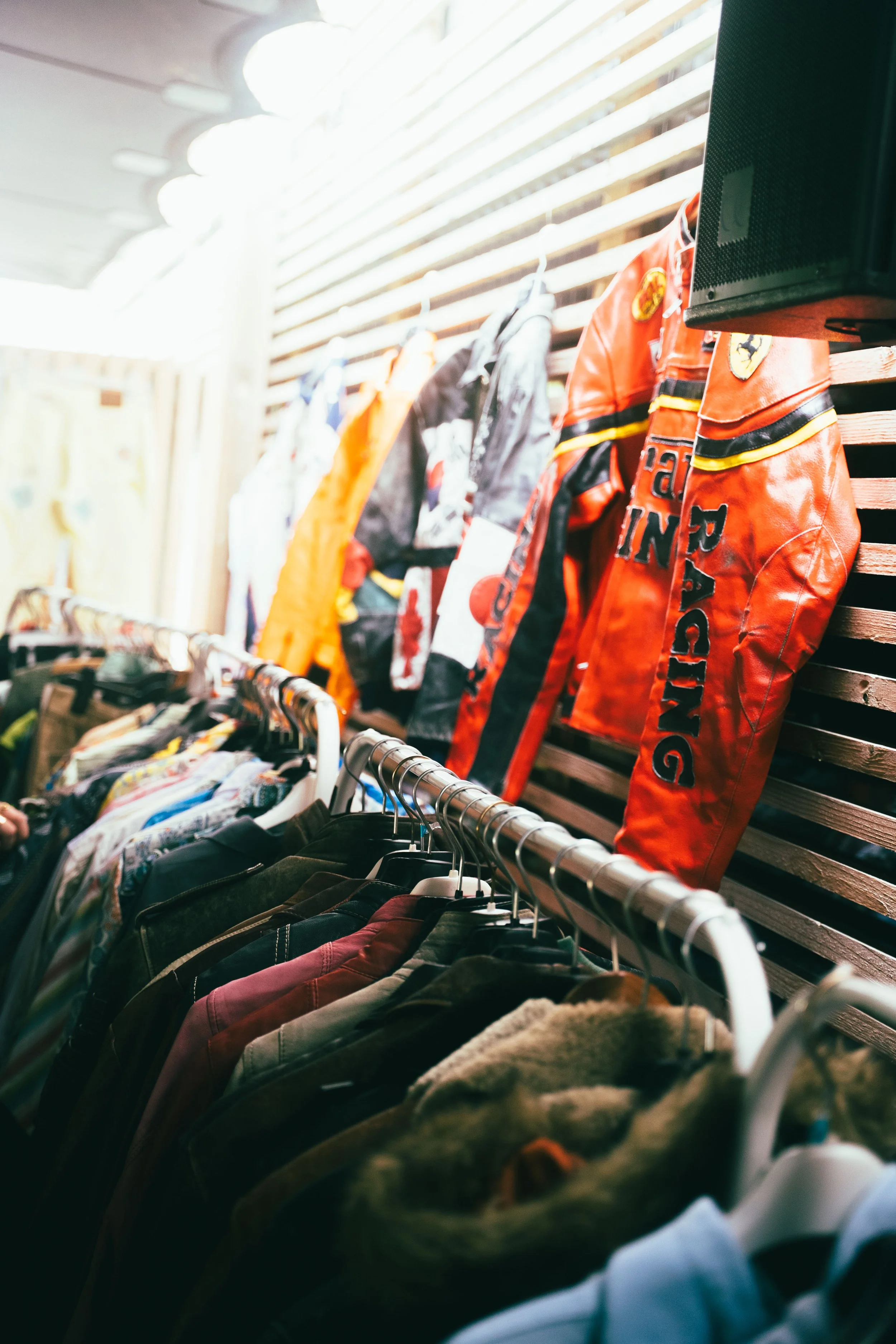 VEELTEVEEL CLOSET SALE GENT (c) TONE VERSWIJVEL-1-46.jpg