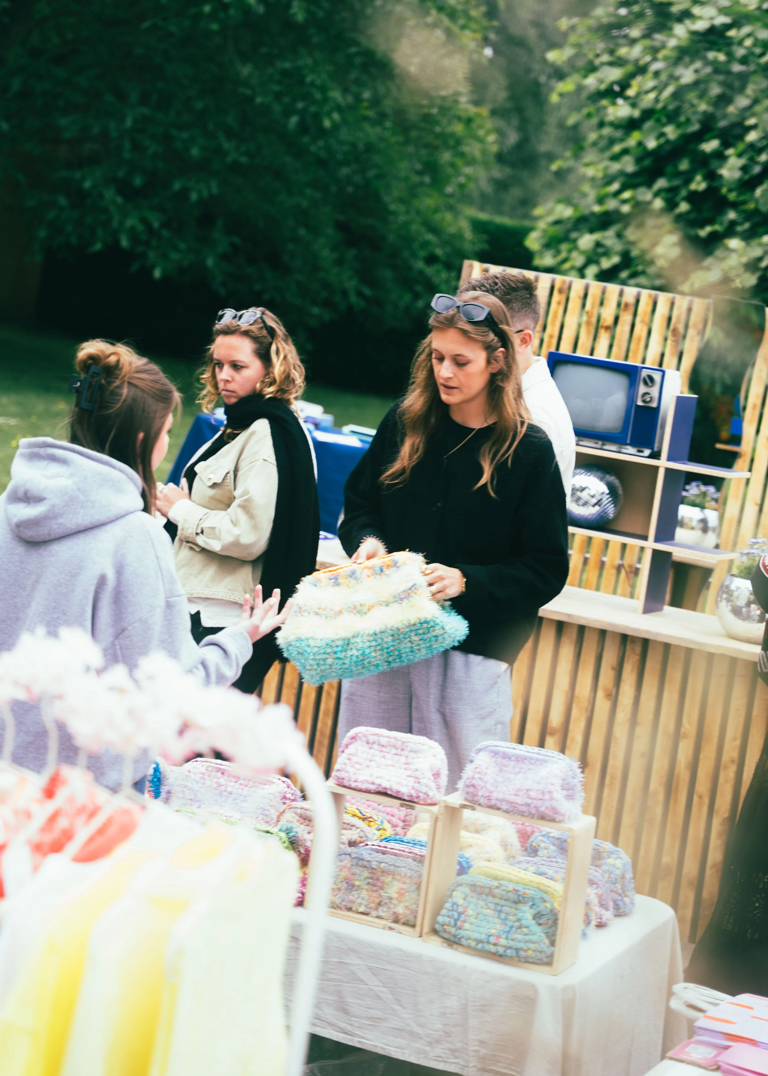 VEELTEVEEL CLOSET SALE GENT (c) TONE VERSWIJVEL-1-24.jpg