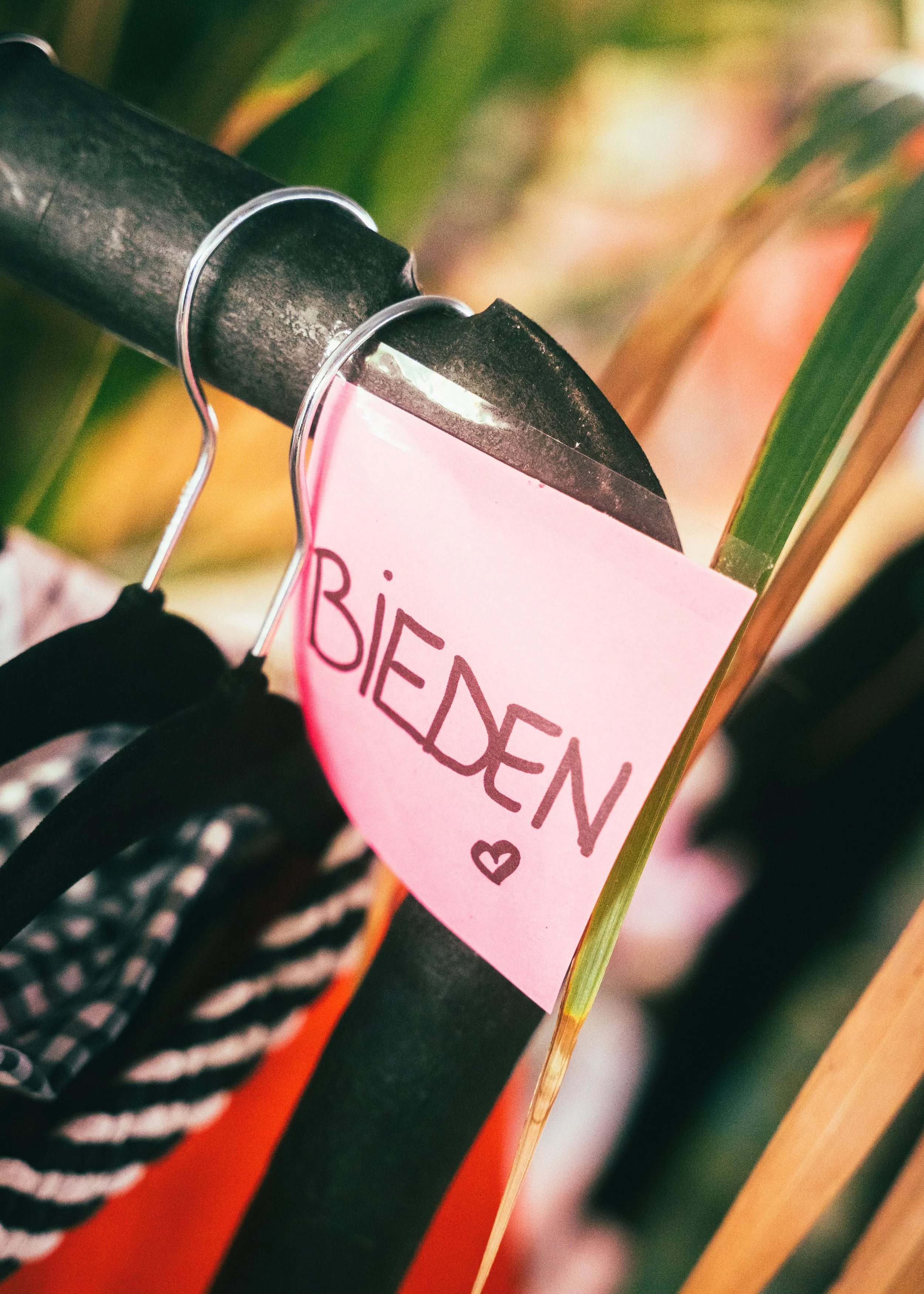 VEELTEVEEL CLOSET SALE GENT (c) TONE VERSWIJVEL-1-94.jpg