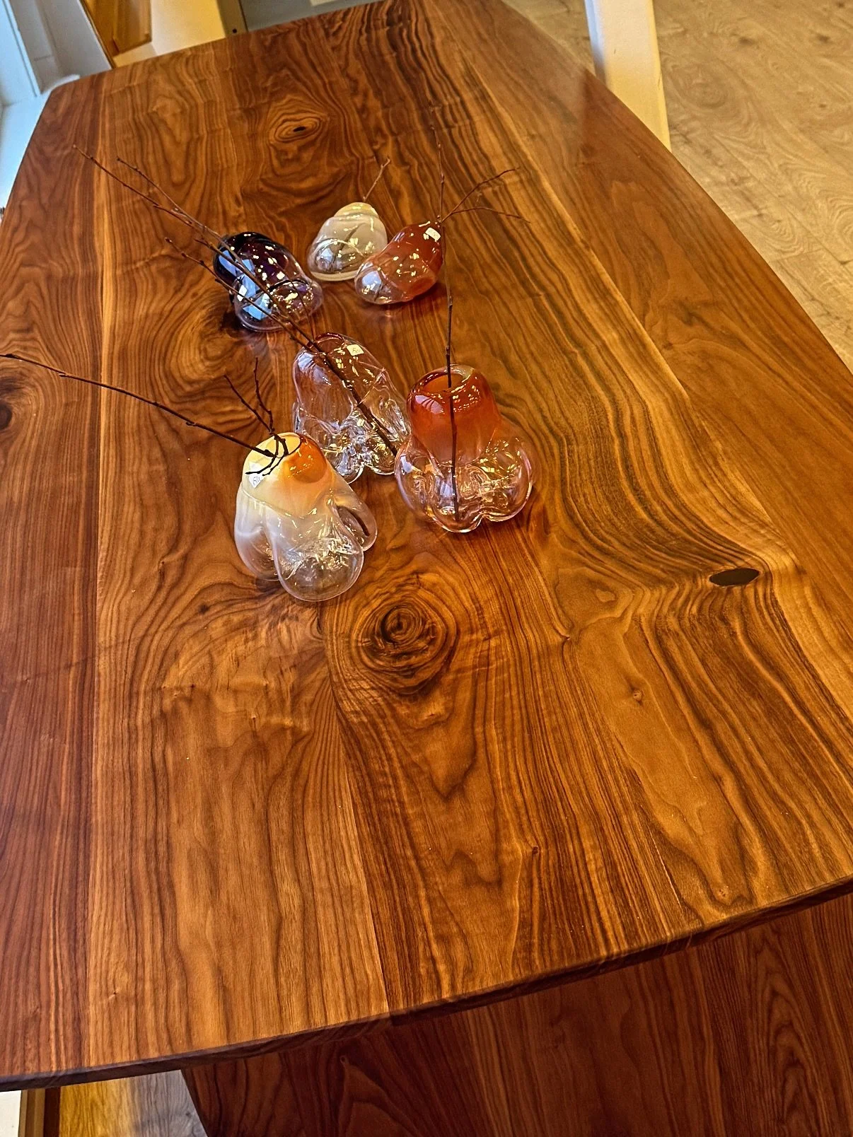 Valnøtt spisebord med ny form..1mx2,5m ovalt..
Natur farge på bordet
Understell med samme form som bordplate..
Lages etter dine mål..
Ta kontakt for bestilling
Www.timbla.no
@rubiomonocoatnorway 
#spisestue #spisebord #valnø