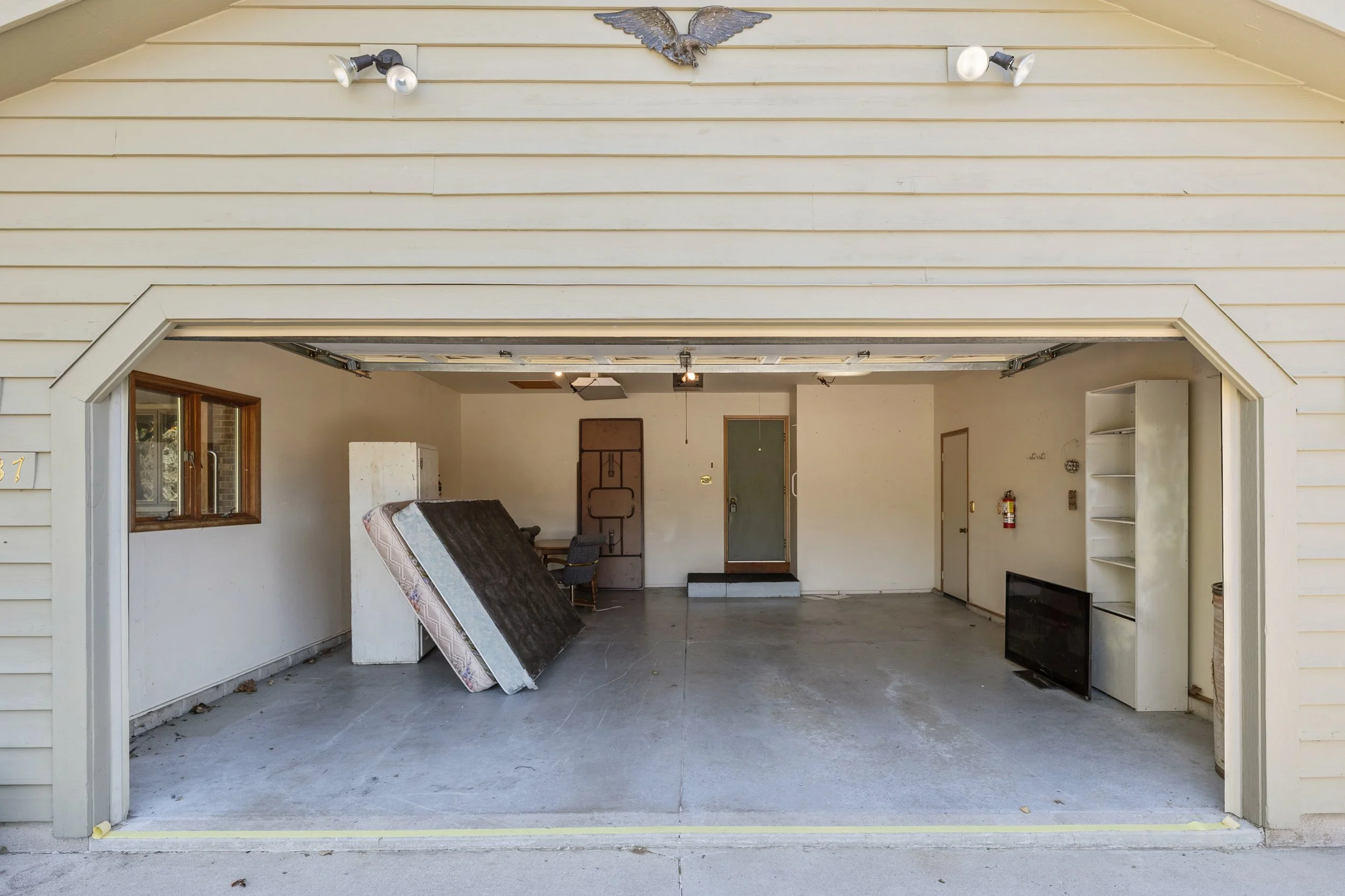 Attached 2.5 Car Garage