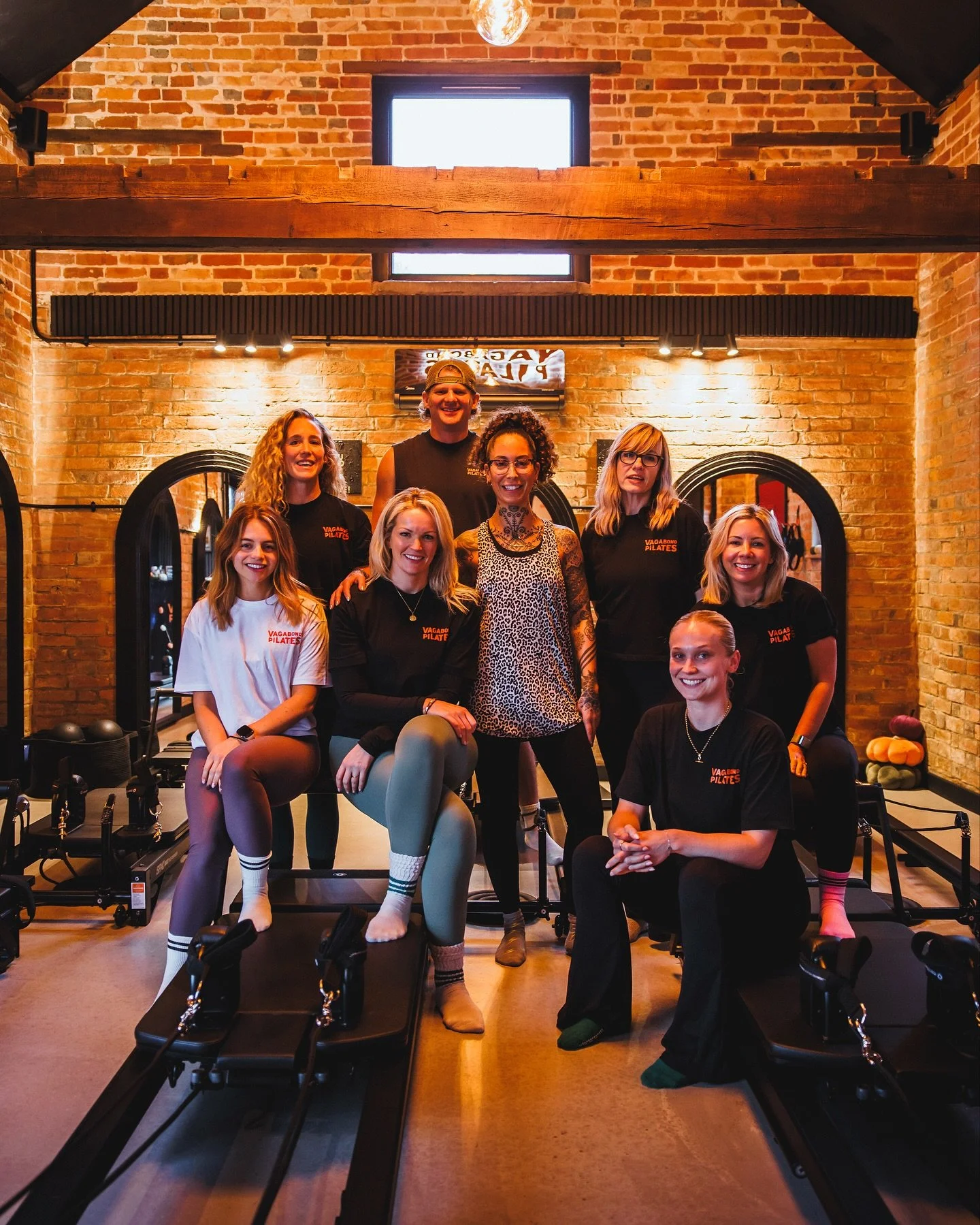 A zero-BS session with Lucia aka @tattoos_and_pilates reminding us that the magic’s in the work, not the talk. Teasers and tendon stretches never felt so good (or so hard!). 
#PilatesCommunity #StrongerTogether #reformerpilatespoole