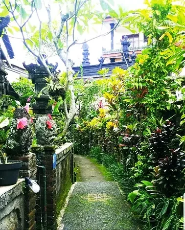 Reiki session can bring you a peace of mind, like this view of a balinese street