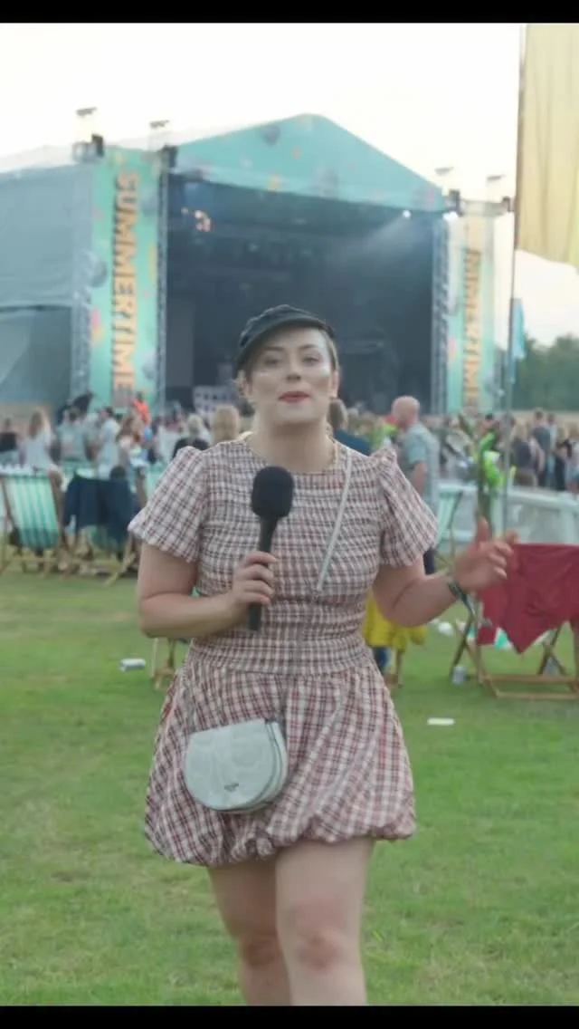 A bit of BTS π€
Back at @summertime_live at @delapreabbey when @switchdisco gave me a whole load of their time π«Άβ¨
Having a chat at festivals is so fun because everyone’s having a good time, the energy is up - and it’s a huge contrast