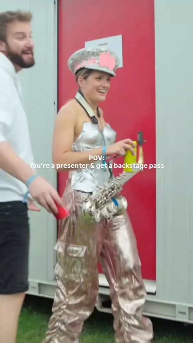 The one with @ellie.sax 😍✨
I had so much fun chatting with Ellie - it really is the best when you can just have a good chat and it completely flows - she was seconds away from her headline set and gave me so much of her time 🫶 queen energy x
@sum