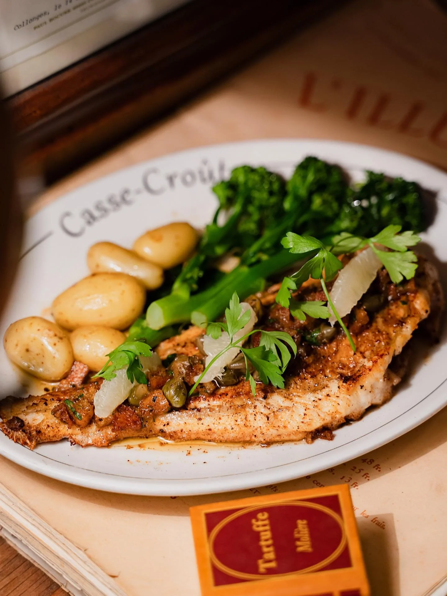 Dreaming of this dish! ☁️☁️☁️ Carrelet &agrave; la grenobloise, brocolis ✨🌿

#cassecroute #bermondsey #londoneats #frenchfood