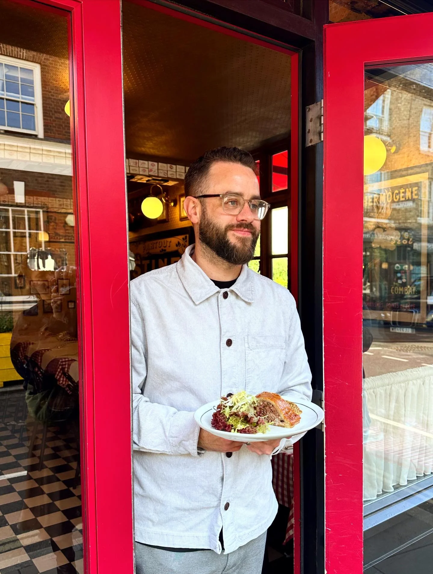 Our team at Casse-Cro&ucirc;te look forward to serving you this weekend! 🍴✨ For reservations please call us on 020 7407 2140 ☎️ 

#cassecroute #bermondsey #londonrestaurant #frenchcuisine #frenchrestaurant