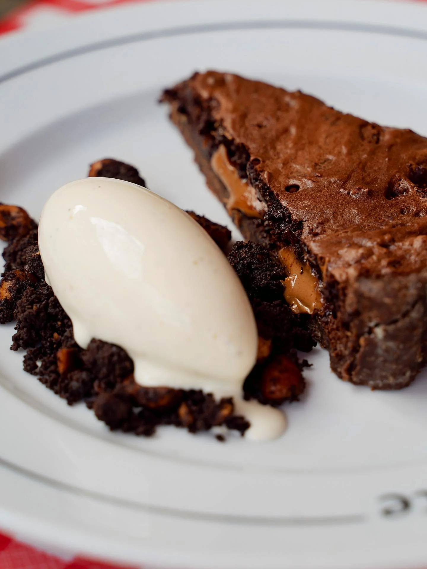 We always have room for our homemade desserts &amp; ice cream! Make sure to eat it before it melts this season&hellip; 🍦🍨

#icecream #homemade #cassecroute #frenchrestaurant #frenchfood