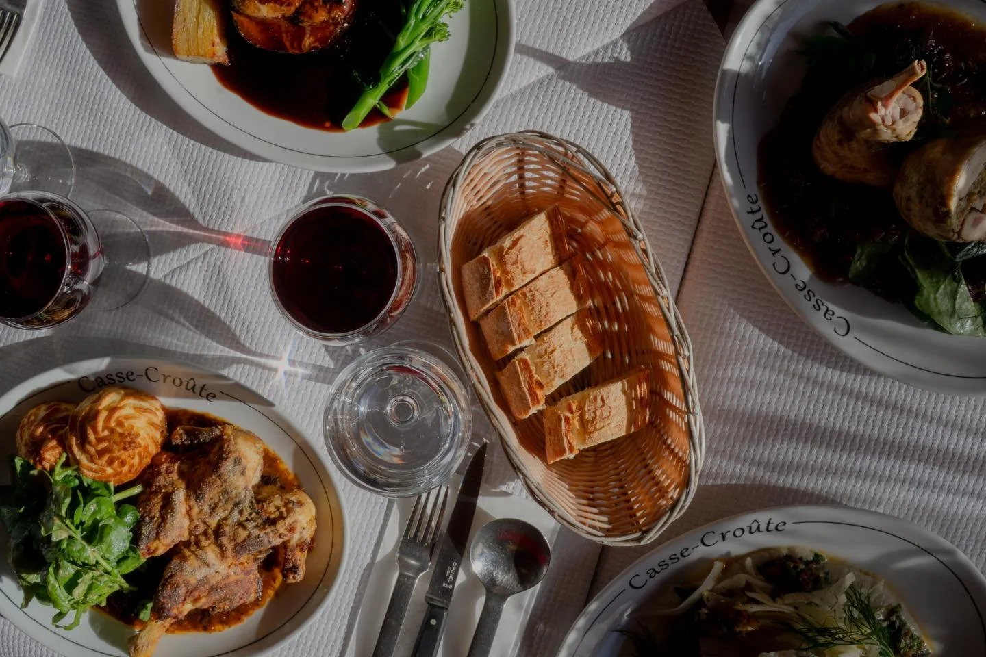 Sun-kissed afternoons on Bermondsey St, enjoying our favourite French recipes! ☀️🍴🇫🇷

#cassecroute #frenchfood #frenchcuisine #londonfood #bermondsey