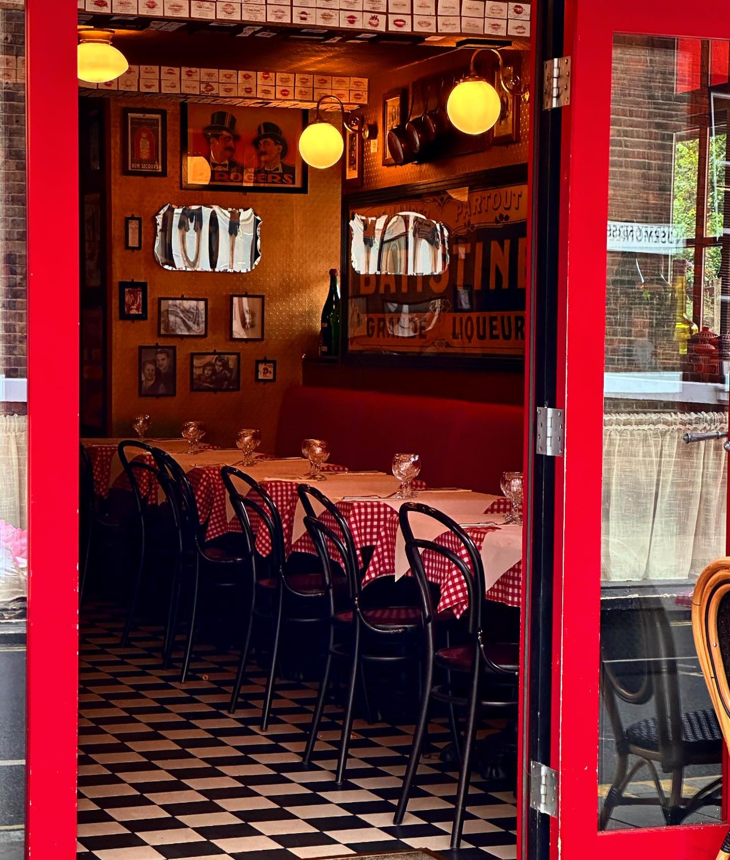 Ready for service ✨🍴 For all reservations please call our team on 020 7407 2140 ☎️ 

#cassecroute #bermondsey #londonrestaurant #londoncity #fyp