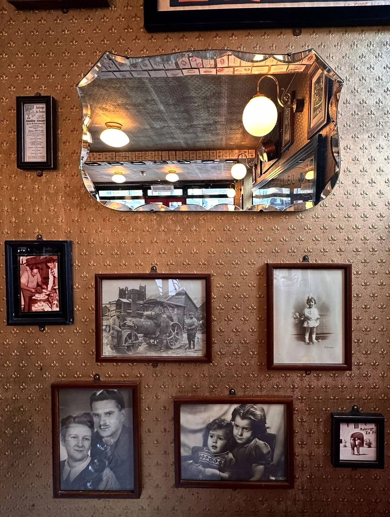 These walls tell stories! From memorabilia to family portraits, every detail in our restaurant has a story. ✨🇫🇷

#cassecroute #bermondsey #londonrestaurant #frenchrestaurant #frenchfood
