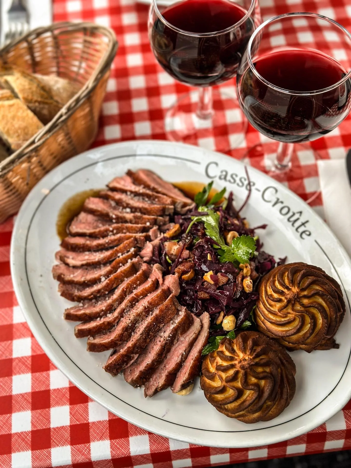 Sunday roasts, Casse-Cro&ucirc;te style ✨🇫🇷

#frenchfood #frenchcuisine #cassecroute #londonfood #londonrestaurant