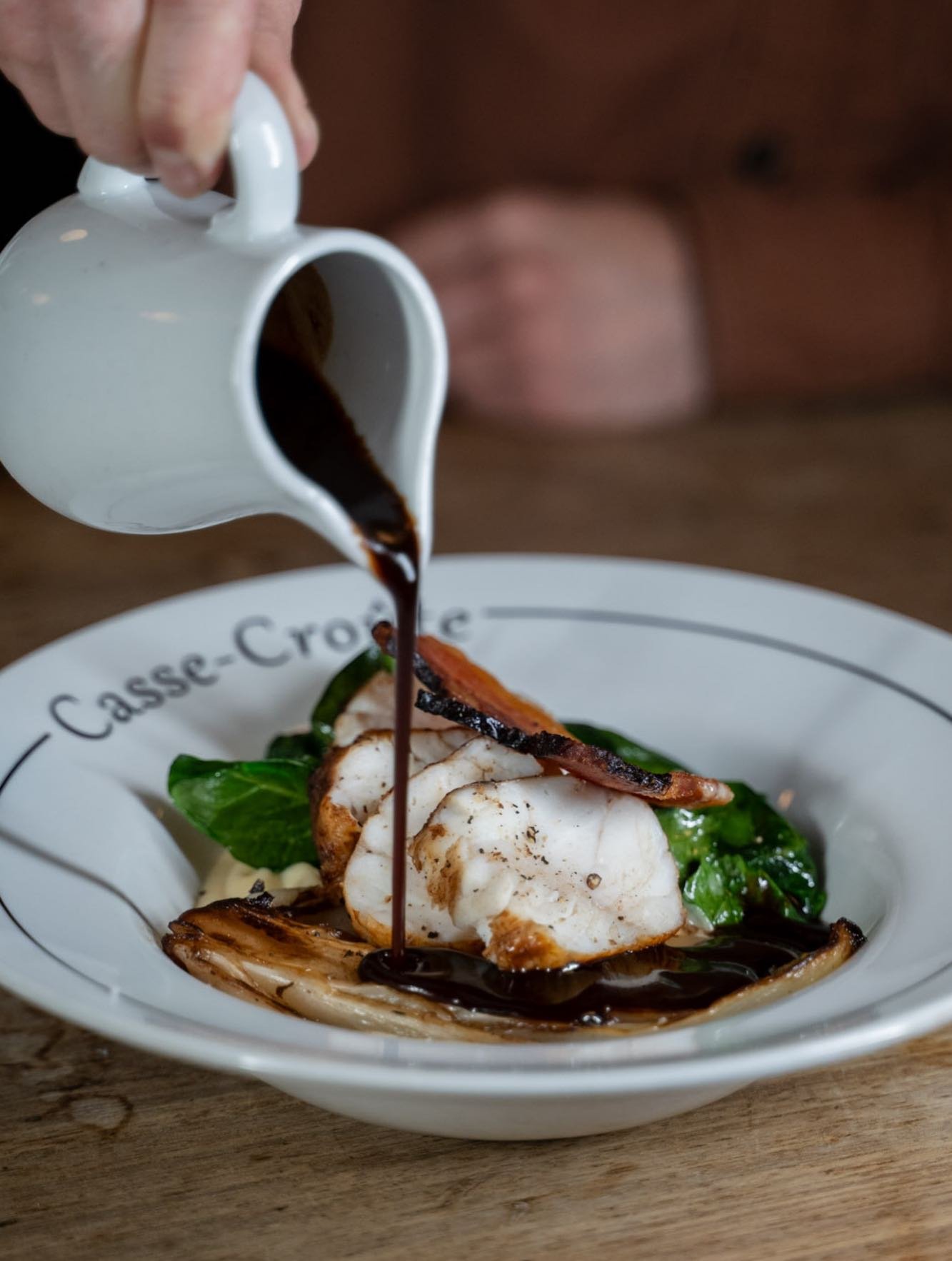 Queue de lotte, panais r&ocirc;tis, puree de panais &amp; endives 🥓🐟

#londonrestaurant #frenchfood #frenchcuisine #londoncity #londonrestaurants