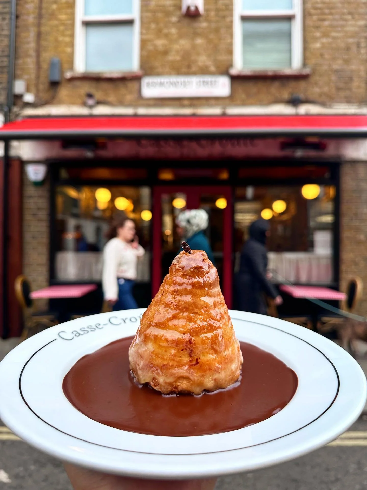Douillon aux poires et chocolat 🍐🍫

#pear #chocolate #frenchrestaurant #cassecroute #bermondsey