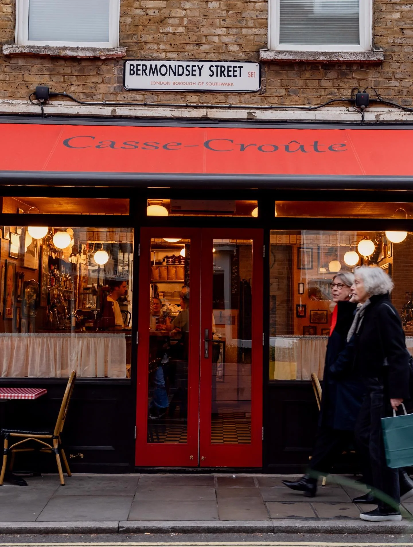 Welcome winter on Bermondsey St. The clocks have officially gone back in London &amp; we have new flavours on our daily changing menu to help you embrace the season! ✨🍴

To make a reservation please call our team on +44 20 7407 2140. ☎️ 

#cassecrou