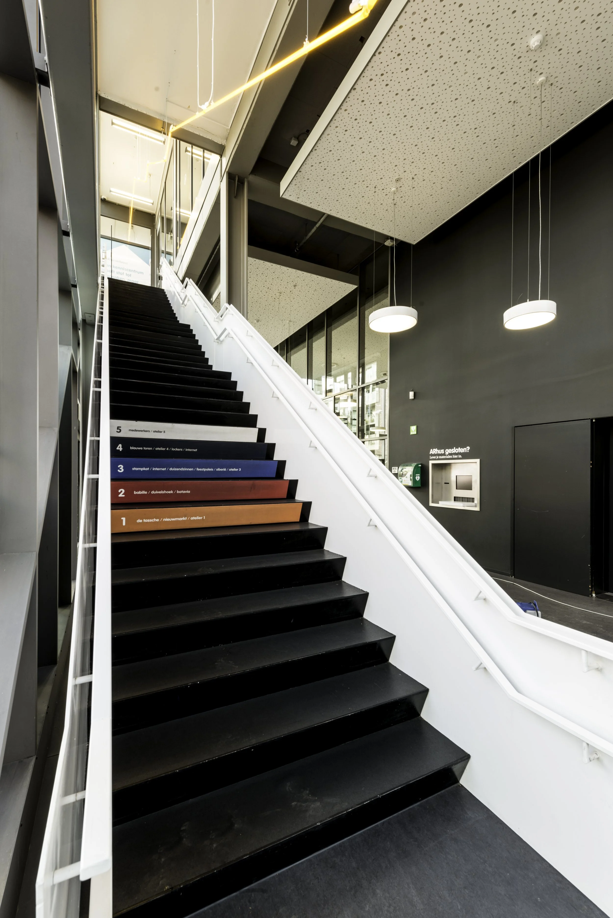 Wayfinding op de tredes van de trap