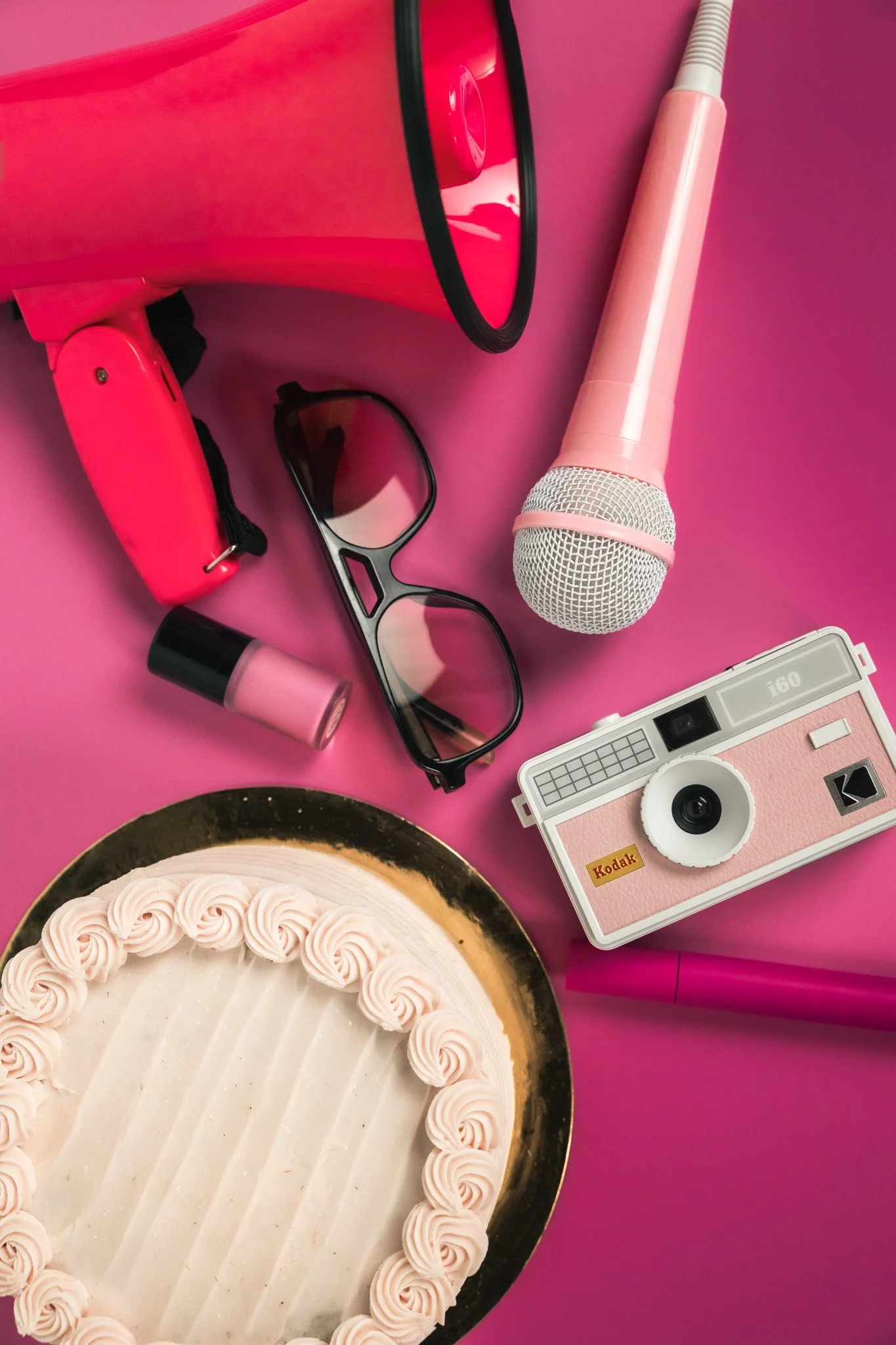 bg-mic-cake.jpg