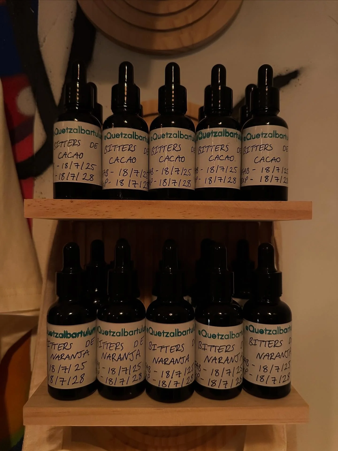 Ya tenemos los bitters de la casa a la venta!!! 
Pasa por tu botellita antes de que se acaben 👌🏻🤟🏻🤠

Bitters caseros de Cacao / Naranja $100