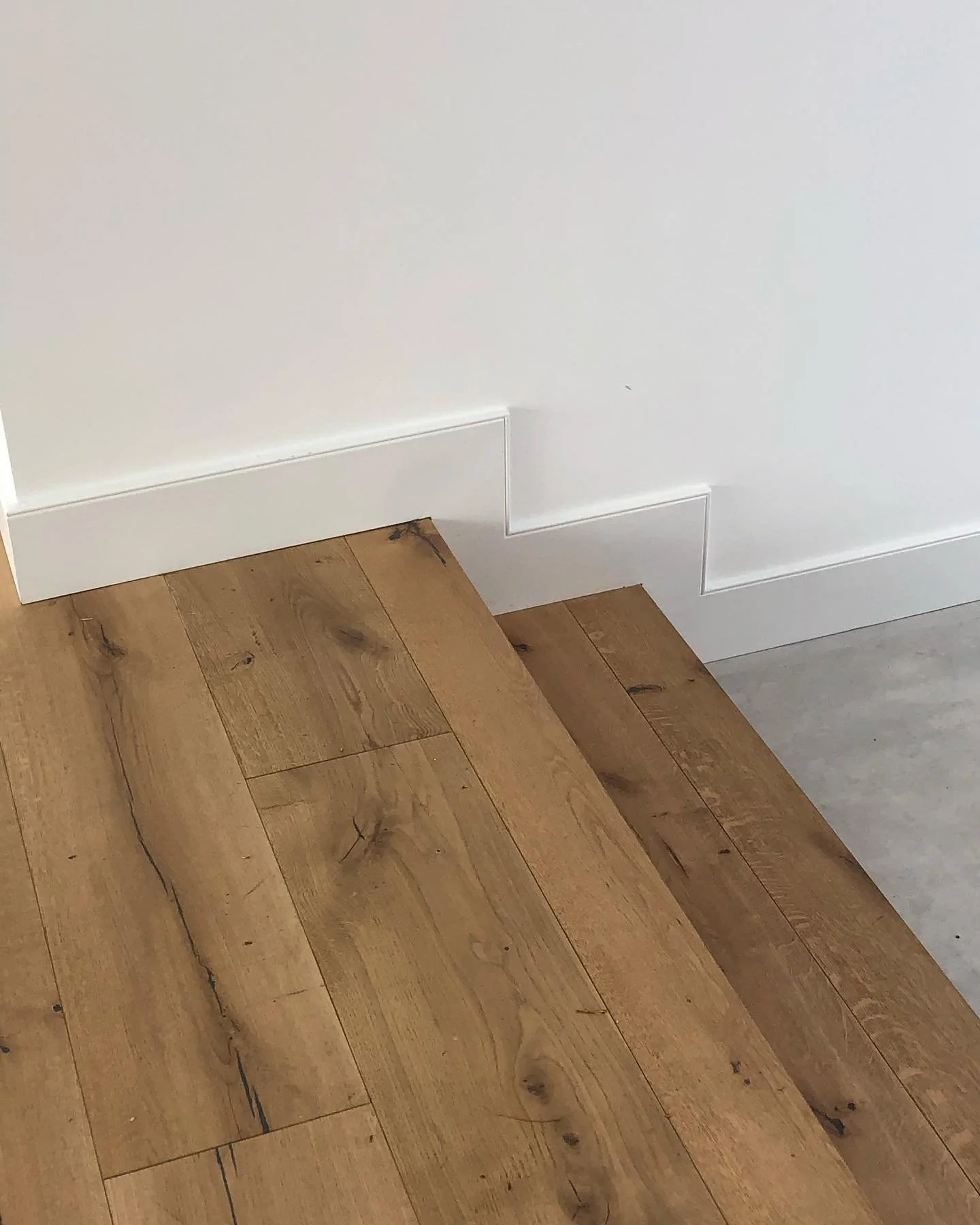 What mitres? #fbf to putting the finishing touches on this modern custom home on Kempenfelt Bay. Tights cuts, couple of biscuits, some fast drying wood glue, a pinch of timber mate, bit of sanding, and a quick spray of primer, makes the painters job 