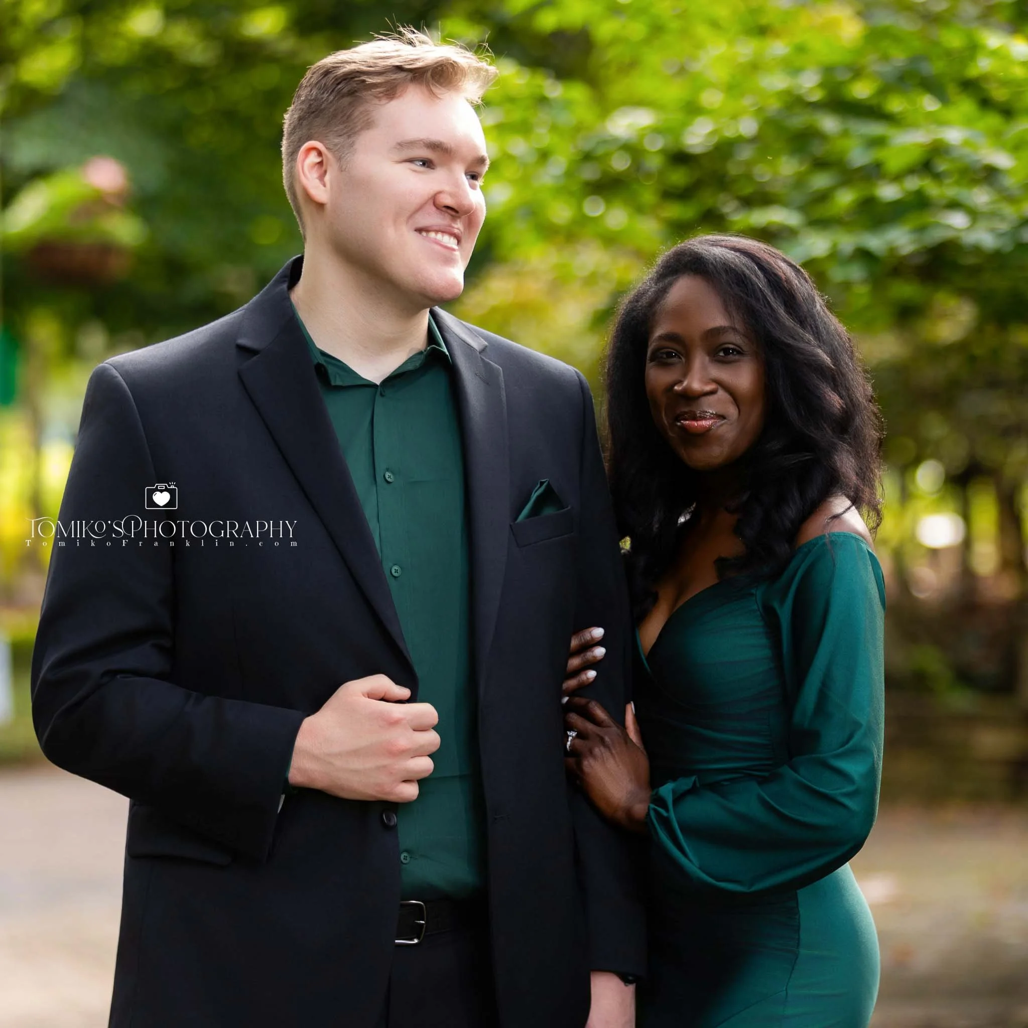 Review highlighting Tomiko’s professionalism, posing guidance, and ability to create stunning engagement photos even in challenging weather. Ideal for couples wanting authentic, joyful engagement portraits.