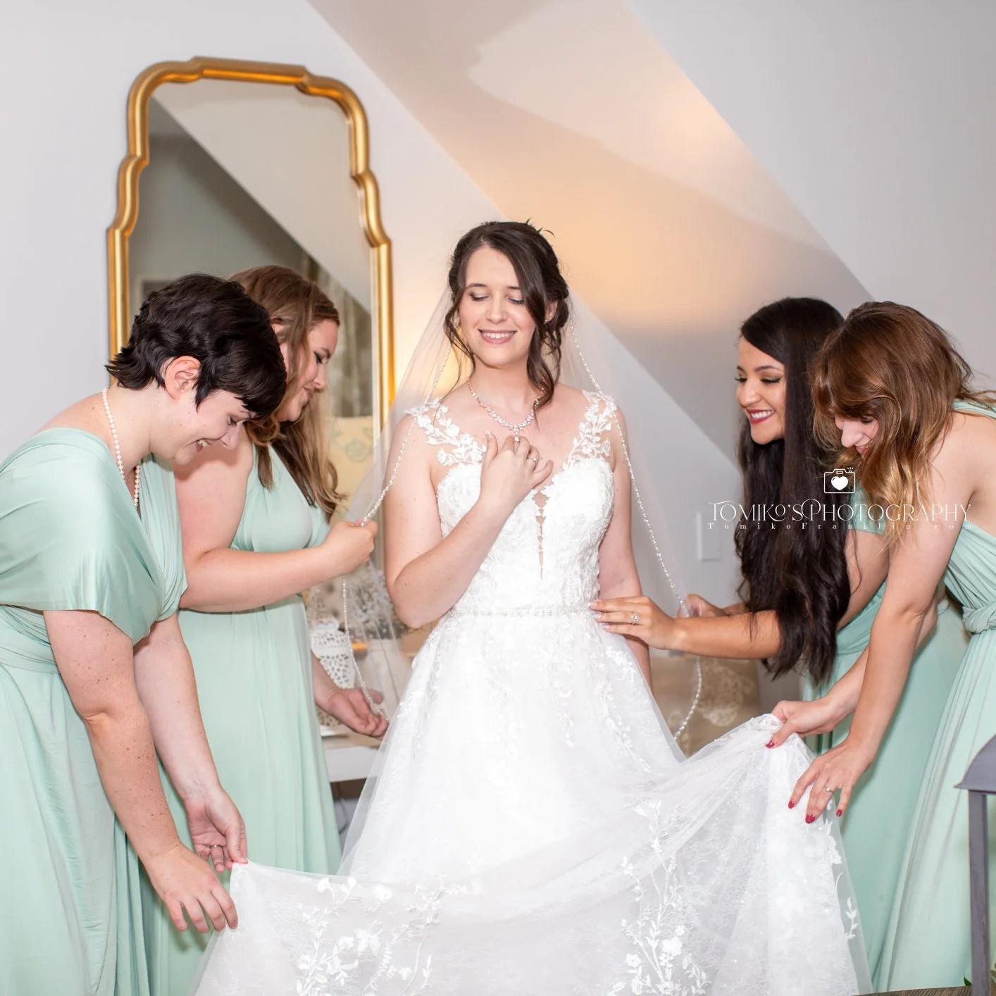 Bride and bridesmaids getting ready for the wedding.
