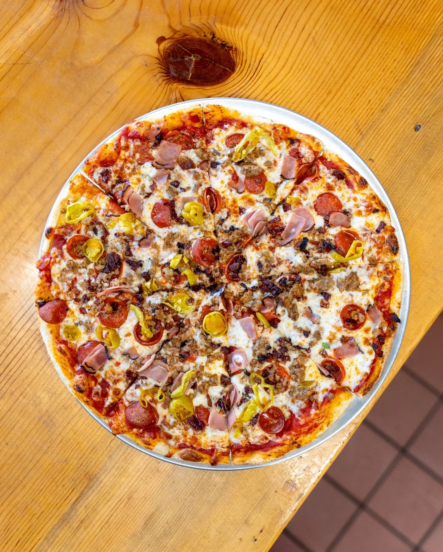 It doesn&rsquo;t matter where you&rsquo;re at - the classic Meat Lover&rsquo;s Pizza has always been a classic. Get yours today before it&rsquo;s gone #weeklyspecial

Meat Lover&rsquo;s Pizza 🍕 
Tomato sauce, mozzarella, pepperoni, bacon, ham, peppe