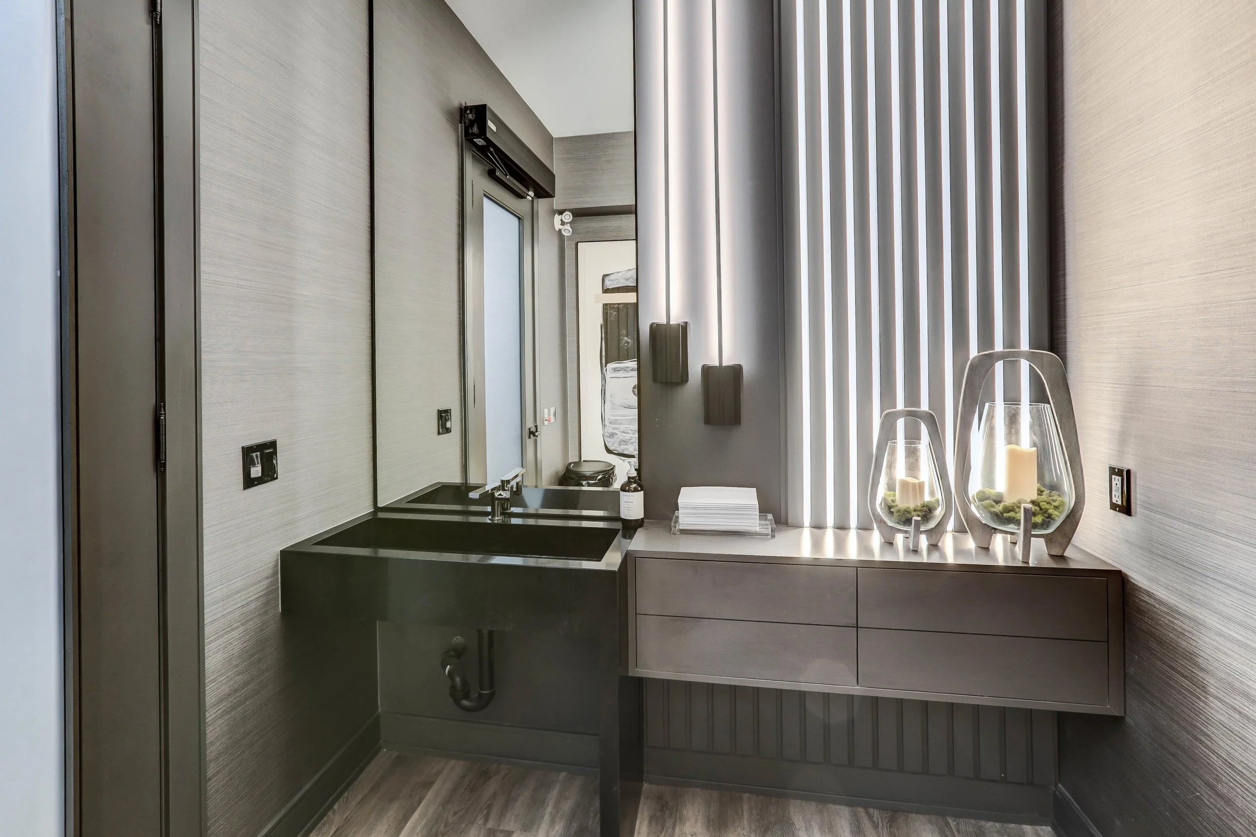 Bathroom_3.jpg