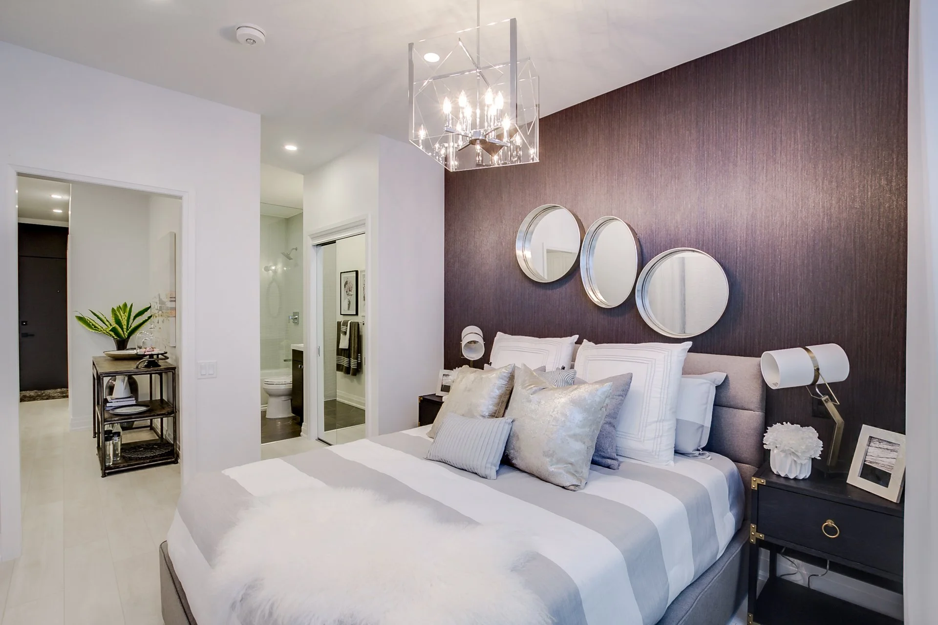18_masterbedroom.jpg