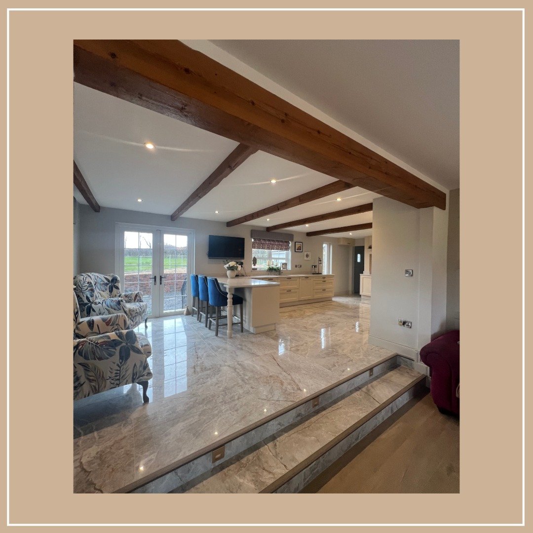 Charming kitchen in Aylesbury fawn🤍 This kitchen brings a warm, inviting feel to the heart of the home, perfectly paired with luxurious Calypso Cream quartz worksurface for a smooth, refined finish. The peninsula becomes a true focal point, featurin